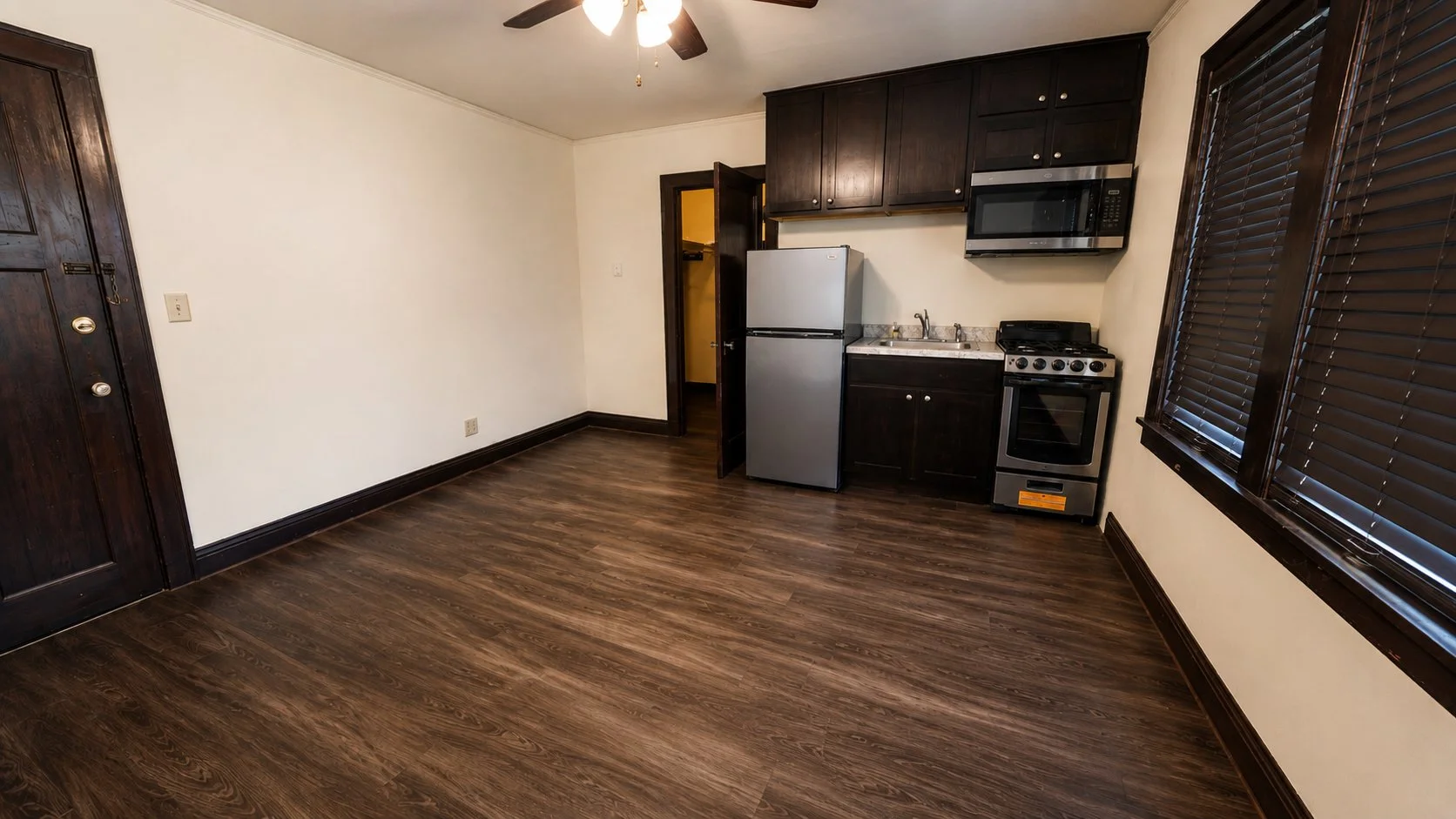 2086-10 living room5.jpg