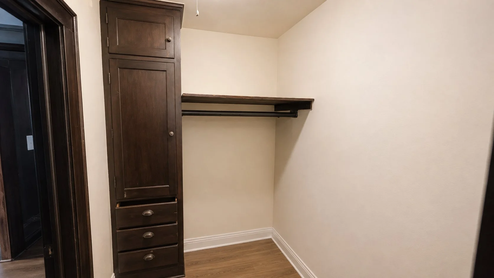 2086-2 closet2.jpg