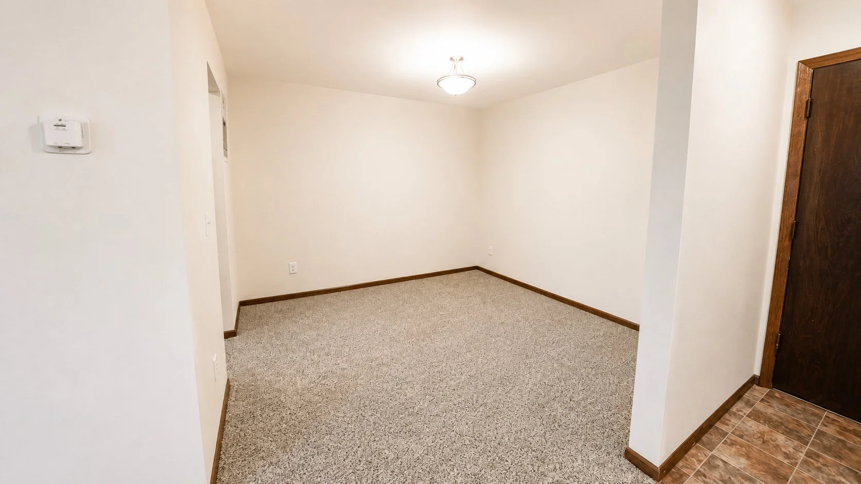 965-303 dining room.jpg