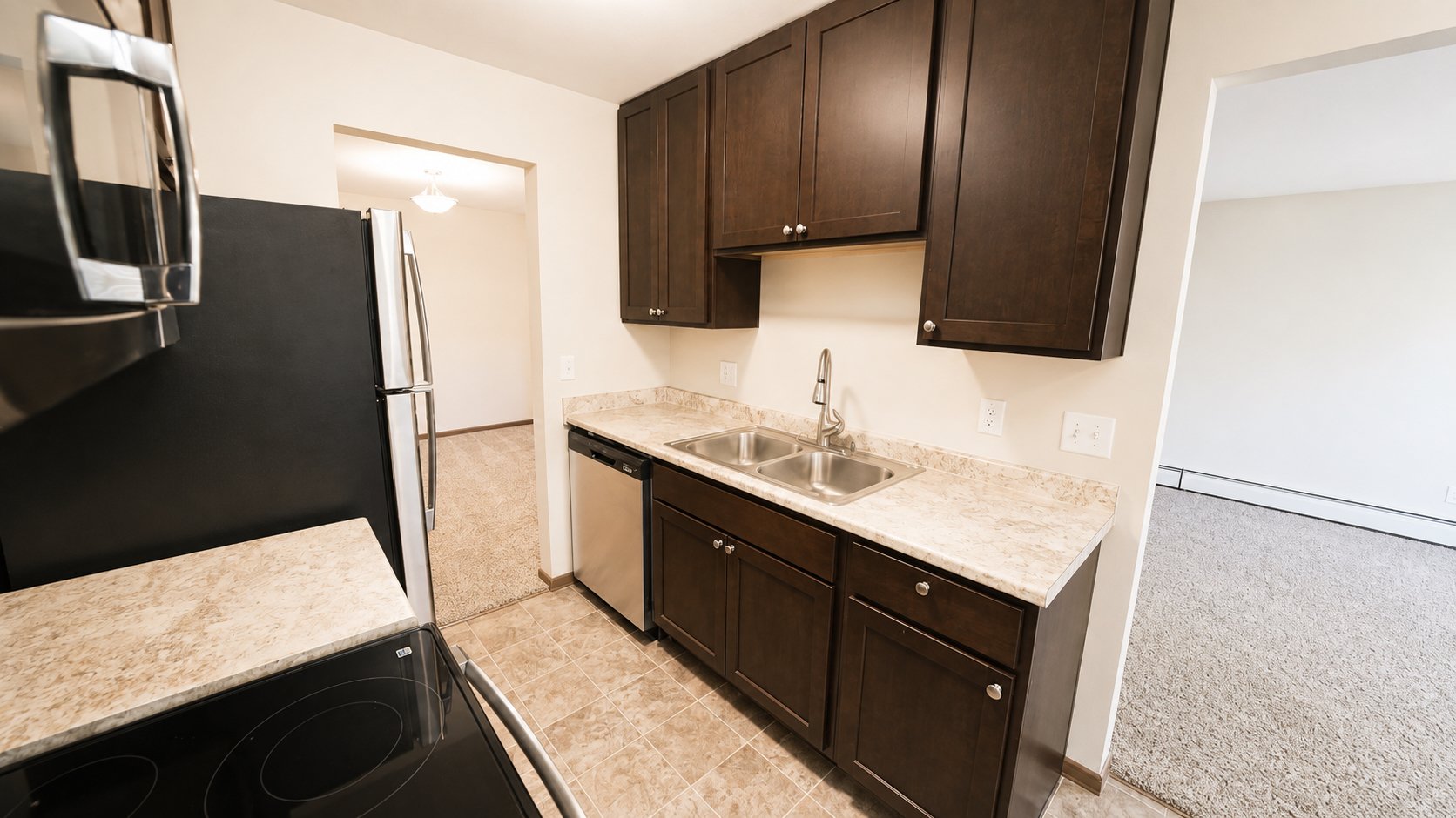 965-303 kitchen.jpg