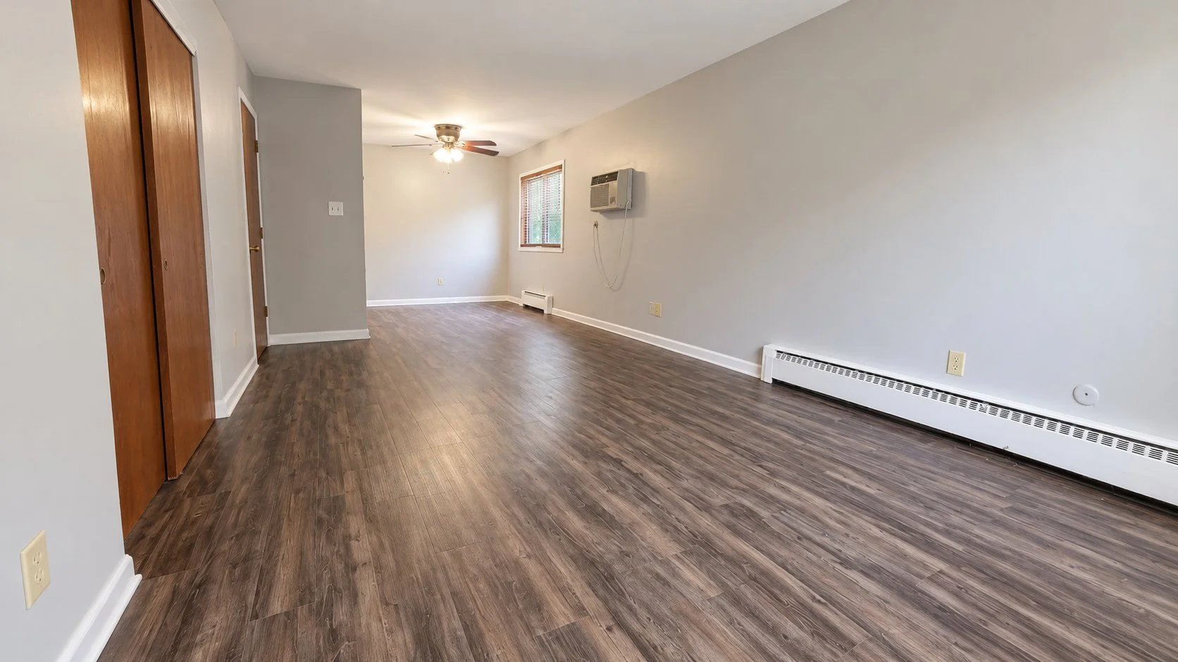580-2 living room2.jpg