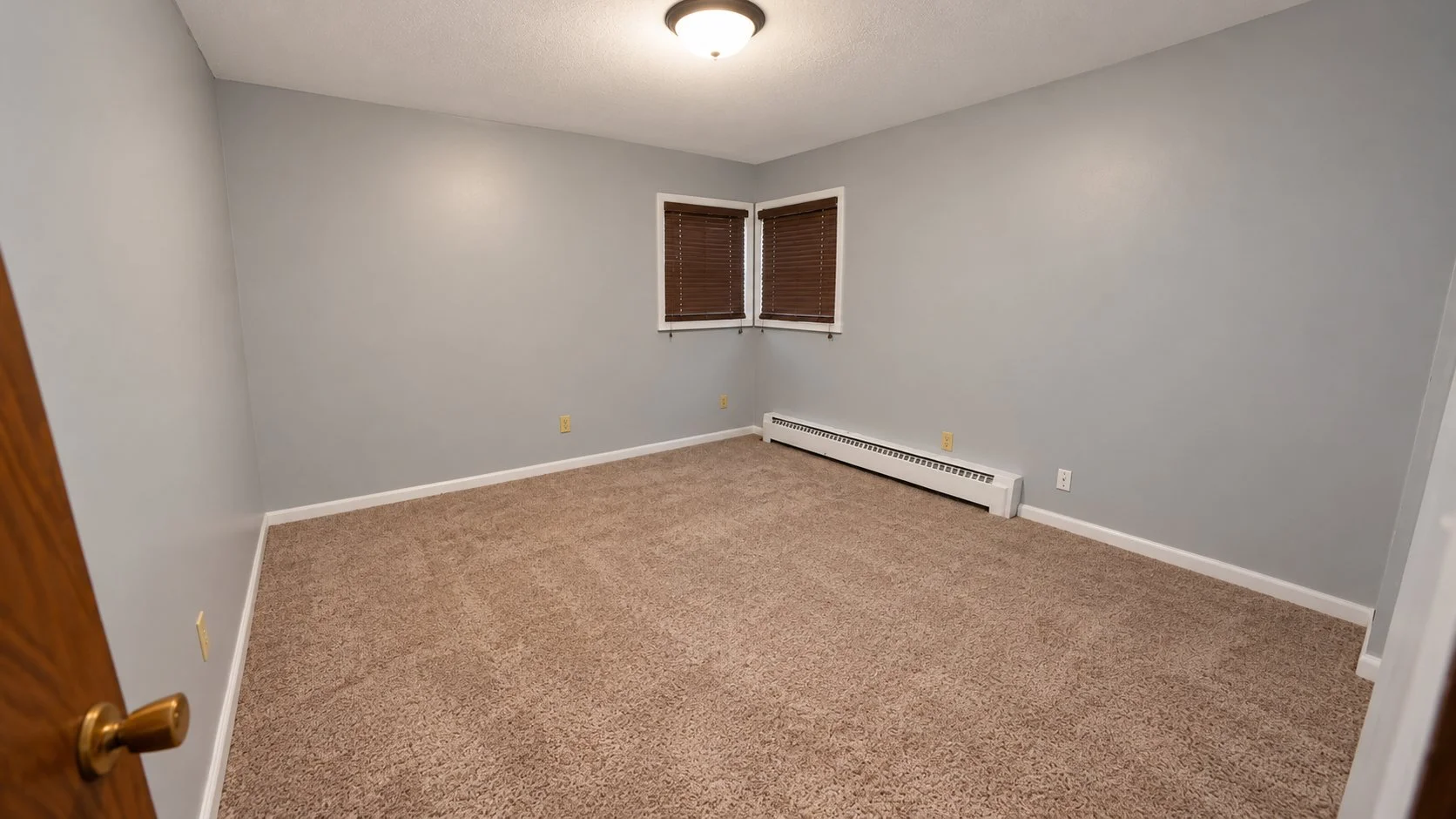 580-2 bedroom3.jpg