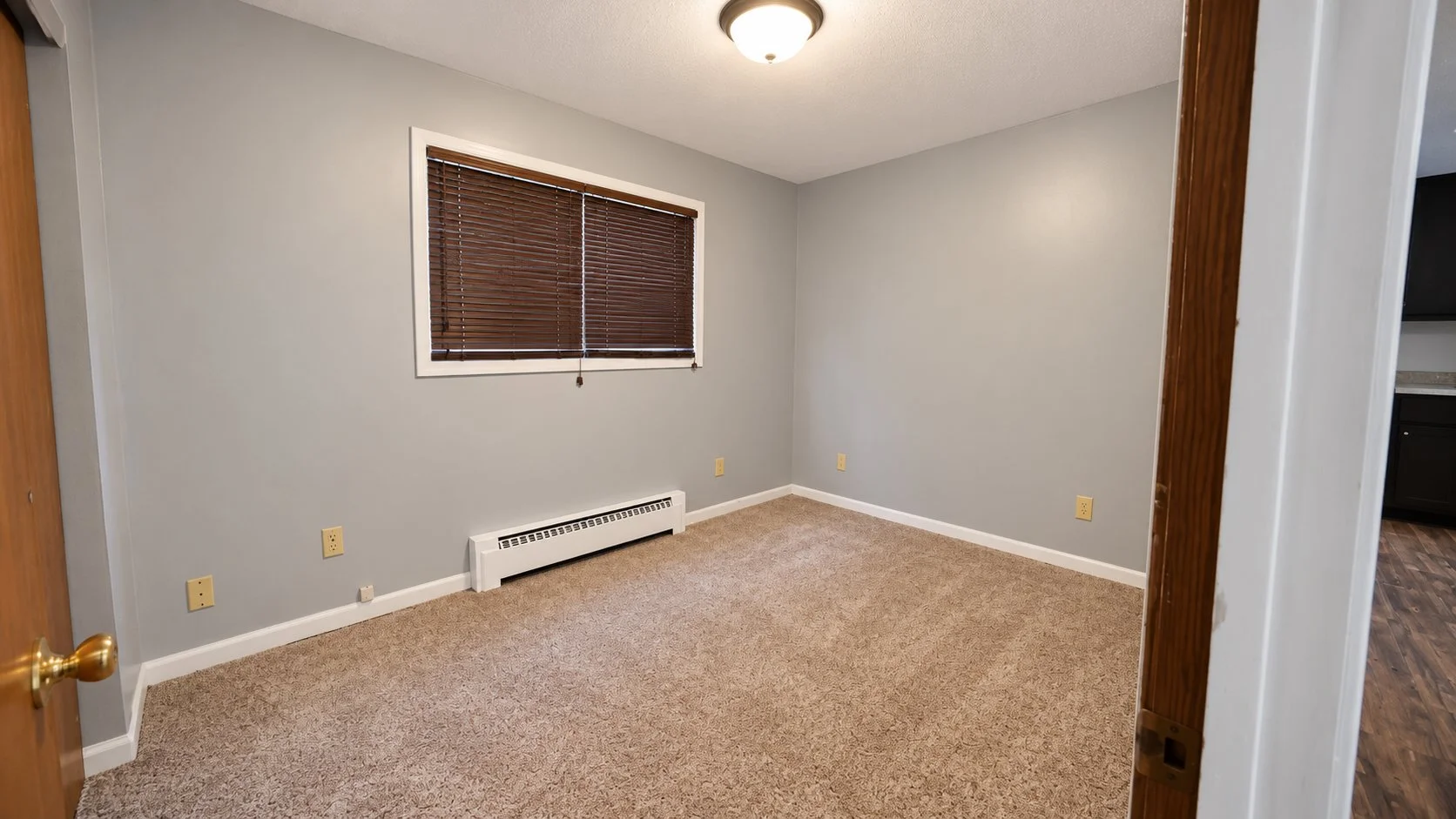 580-2 bedroom5.jpg