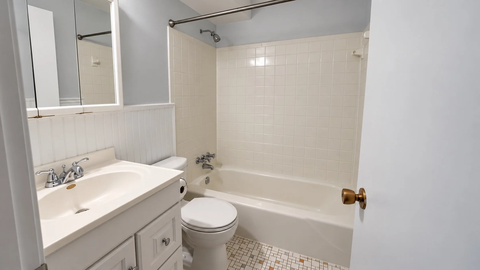 580-2 bathroom.jpg
