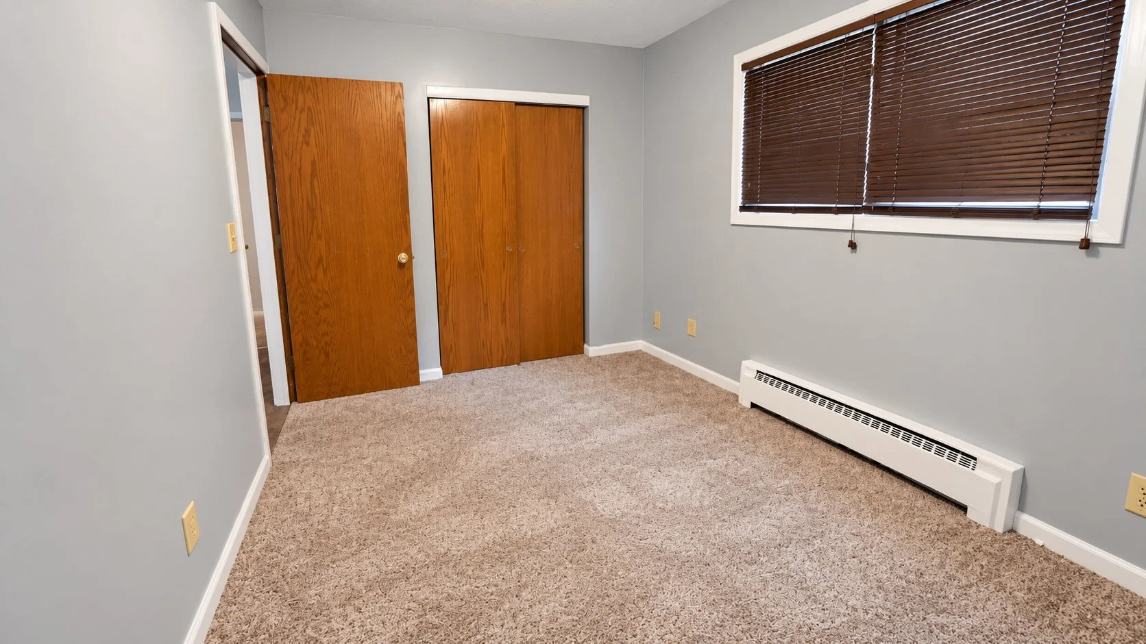 580-2 bedroom.jpg