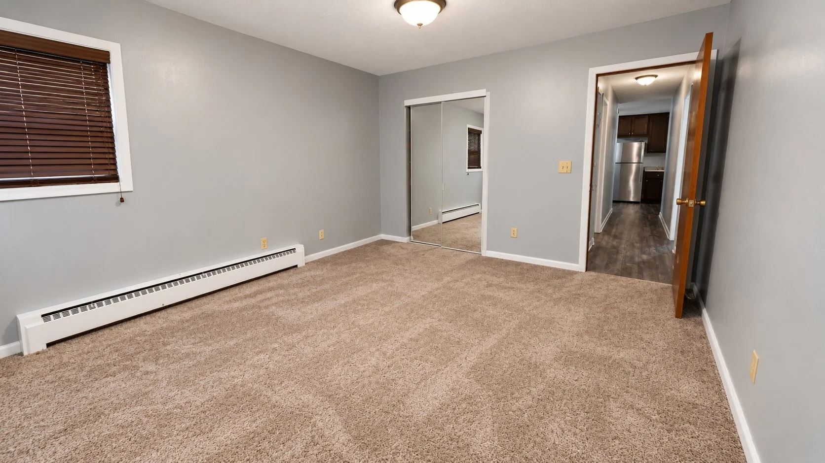 580-2 bedroom2.jpg