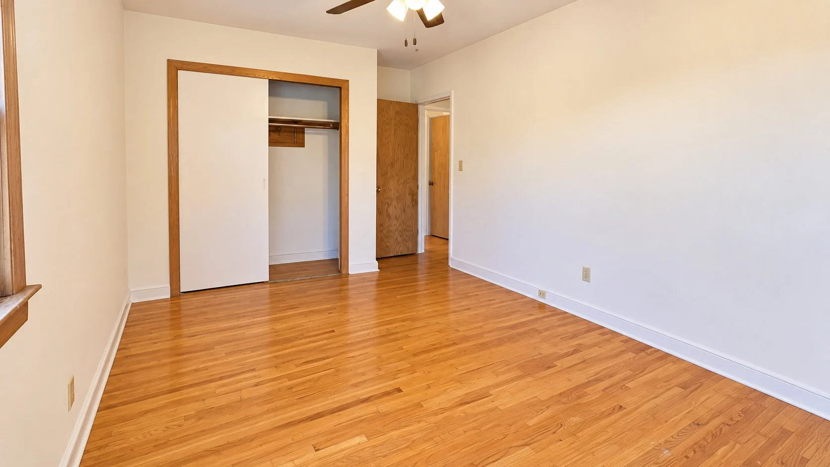 1837-11 bedroom2.jpg