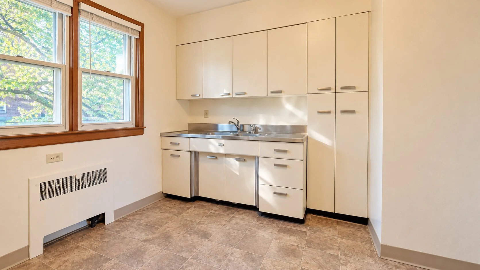 1837-11 kitchen2.jpg