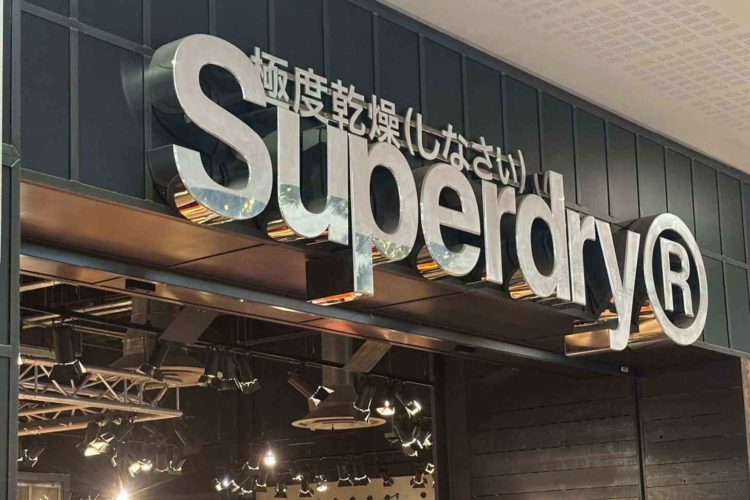 SUPERDRY-.jpg