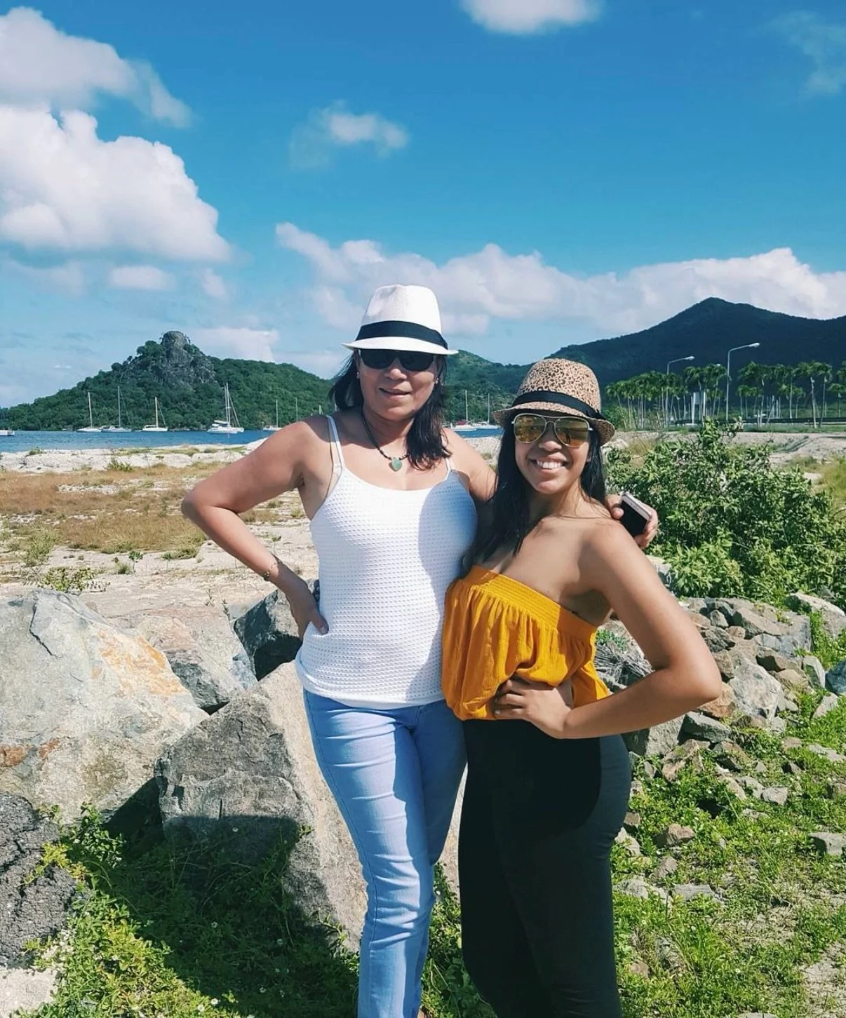 Every duo has their thing. 
.
For us, it&rsquo;s hats, sunshine, &amp; each other🏝️ 💁🏽&zwj;♀️
.
Capture yours &mdash; Mom &amp; Me sessions now booking at the link in the bio! 
.
Capturing your moments, KAREN 📸
.
#mothersday #linkinbio👈 #womenin