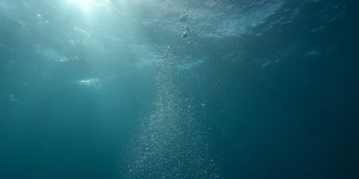 Underwater image of bubbles