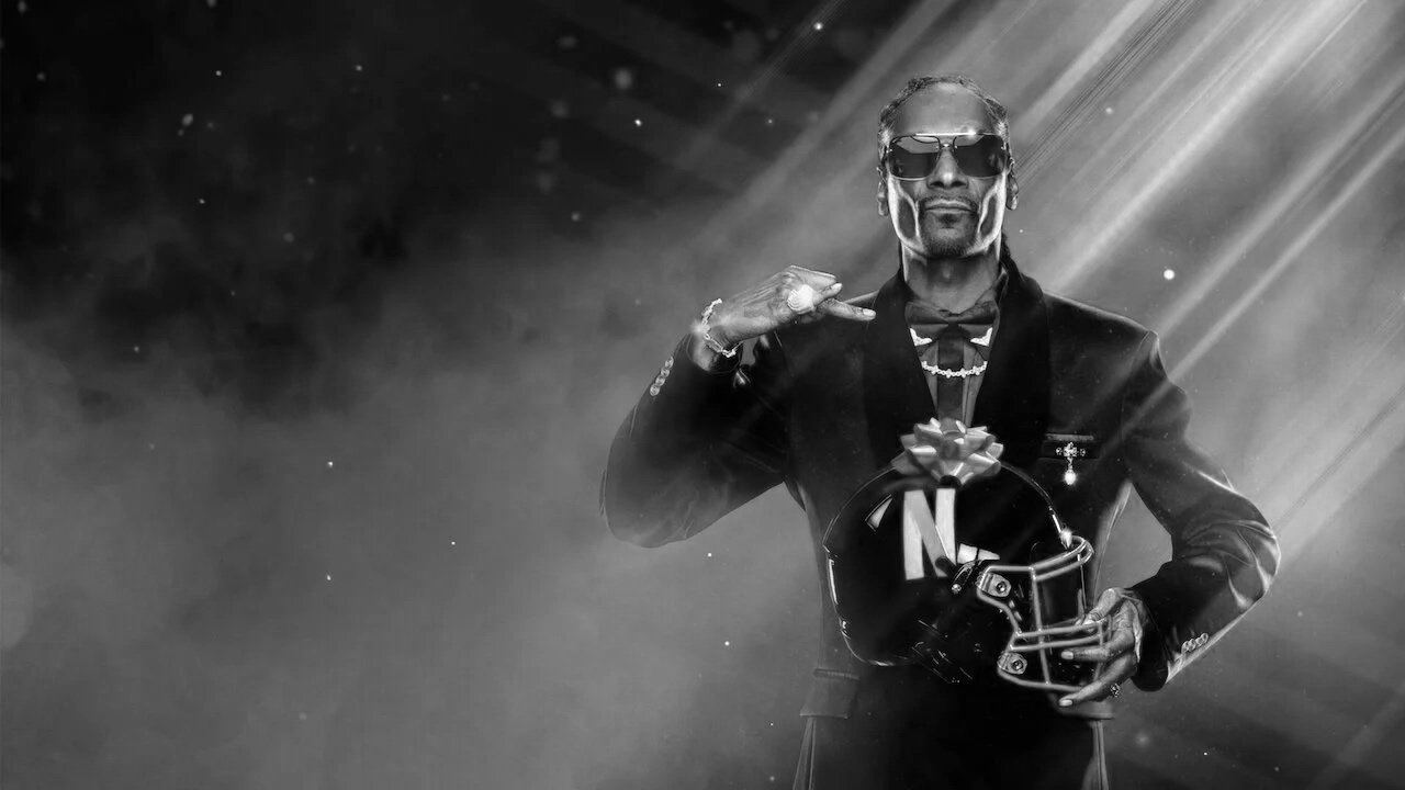 SNOOP'S HOLIDAY HALFTIME PARTY