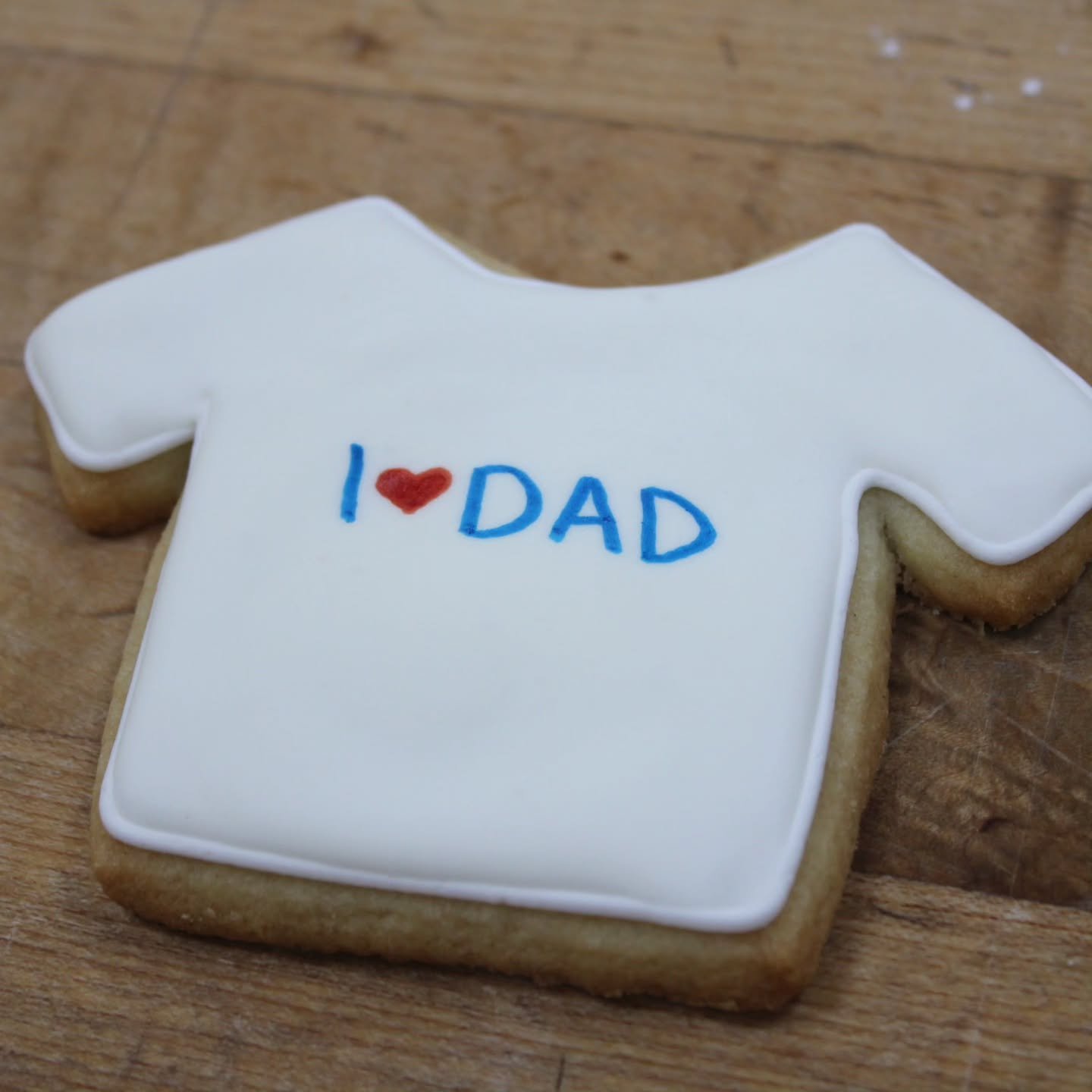Good Afternoon!! We have Fathers Day royal Icing cookies!! Stop in today and get your dad a special gift today! #bakery #bakerylife #bakerytiktok #dough #bakingchronicles #baker #royalicing #richthebaker #antoinespastryshop #shopsmallbusiness #shoplo