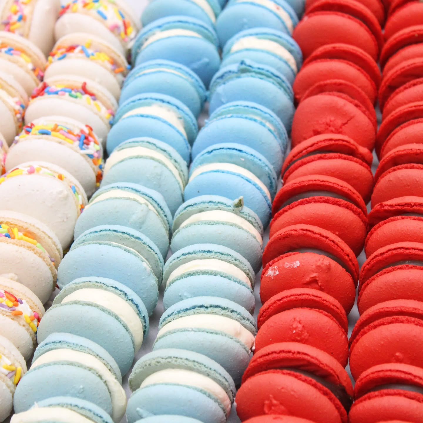 French macarons! #bakery #bakerylife #bakerytiktok #dough #bakingchronicles #baker #frenchmacarons #richthebaker #antoinespastryshop #shopsmallbusiness #shoplocal