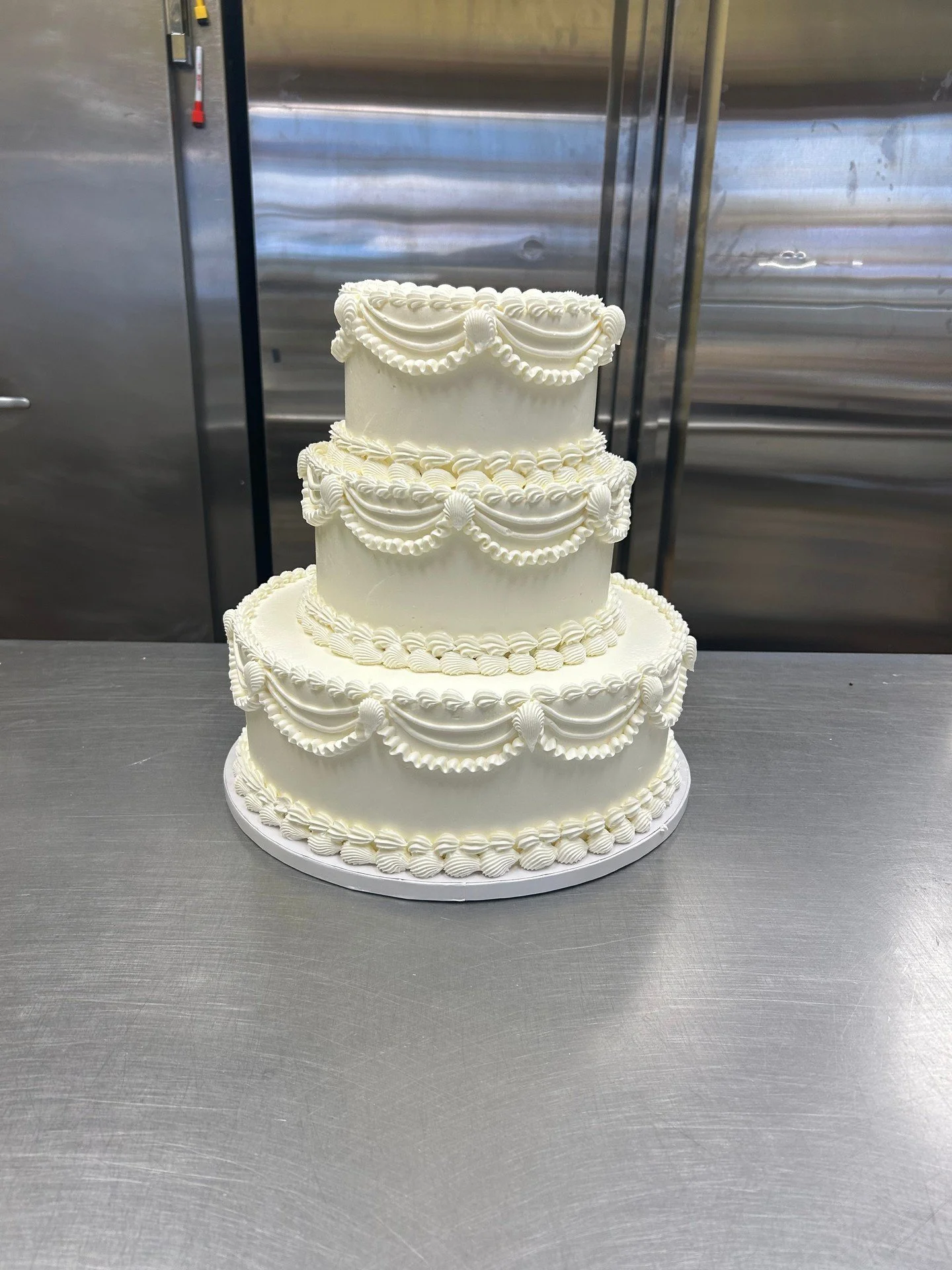 Wedding 🎂 #antoinespastryshop #bakery #bakerylife #bakerytiktok #cakes #richthebaker #happybirthday❤️