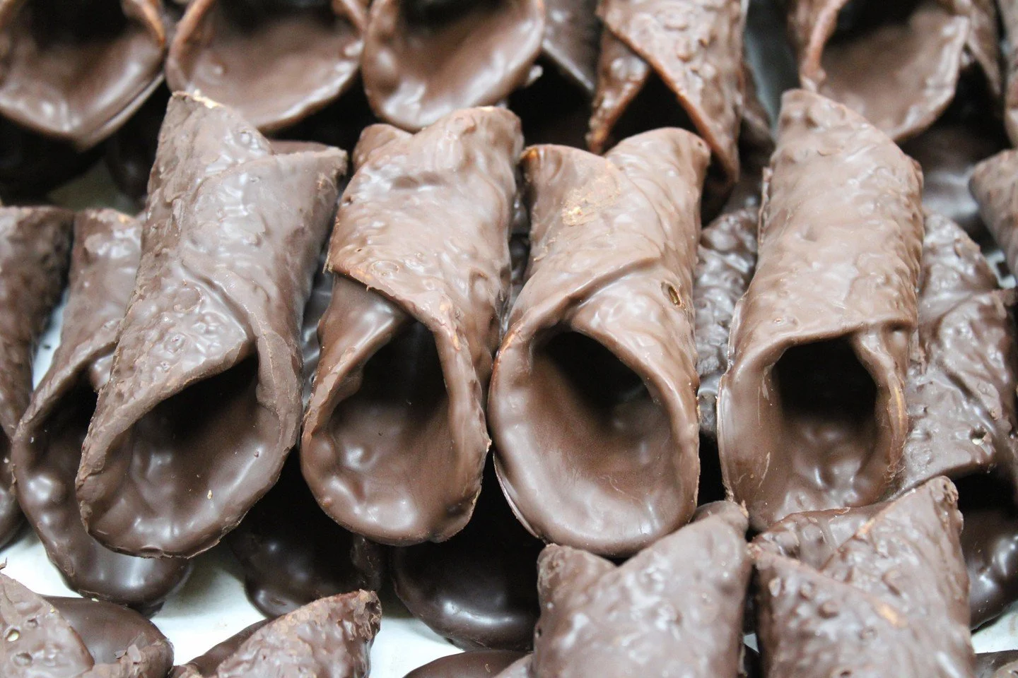 Join us on the epic Newton Bakery Crawl 2025, starting today!!! Swing in for a BOGO on our lip-smacking cannoli's with tasty fillings on offer - ricotta cheese, vanilla custard, and chocolate custard! A treat you can't resist. Hurry, this exciting of