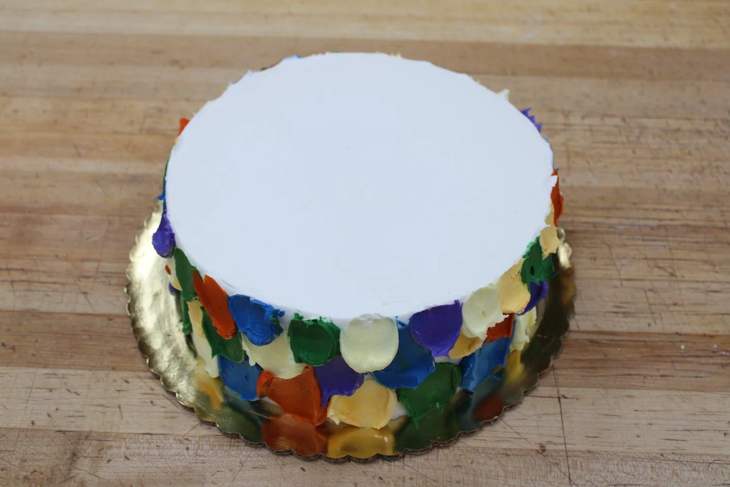 Drooling over the beautiful colors and design of this cake 🎂🍭! Too gorgeous to eat, but too yummy to resist! #antoinespastryshop #richthebaker #bakery #cakespecial #cake #italiancuisine #cakestagram #birthdayvibes #bakeryshop #bakerylife🥐🍰🍩