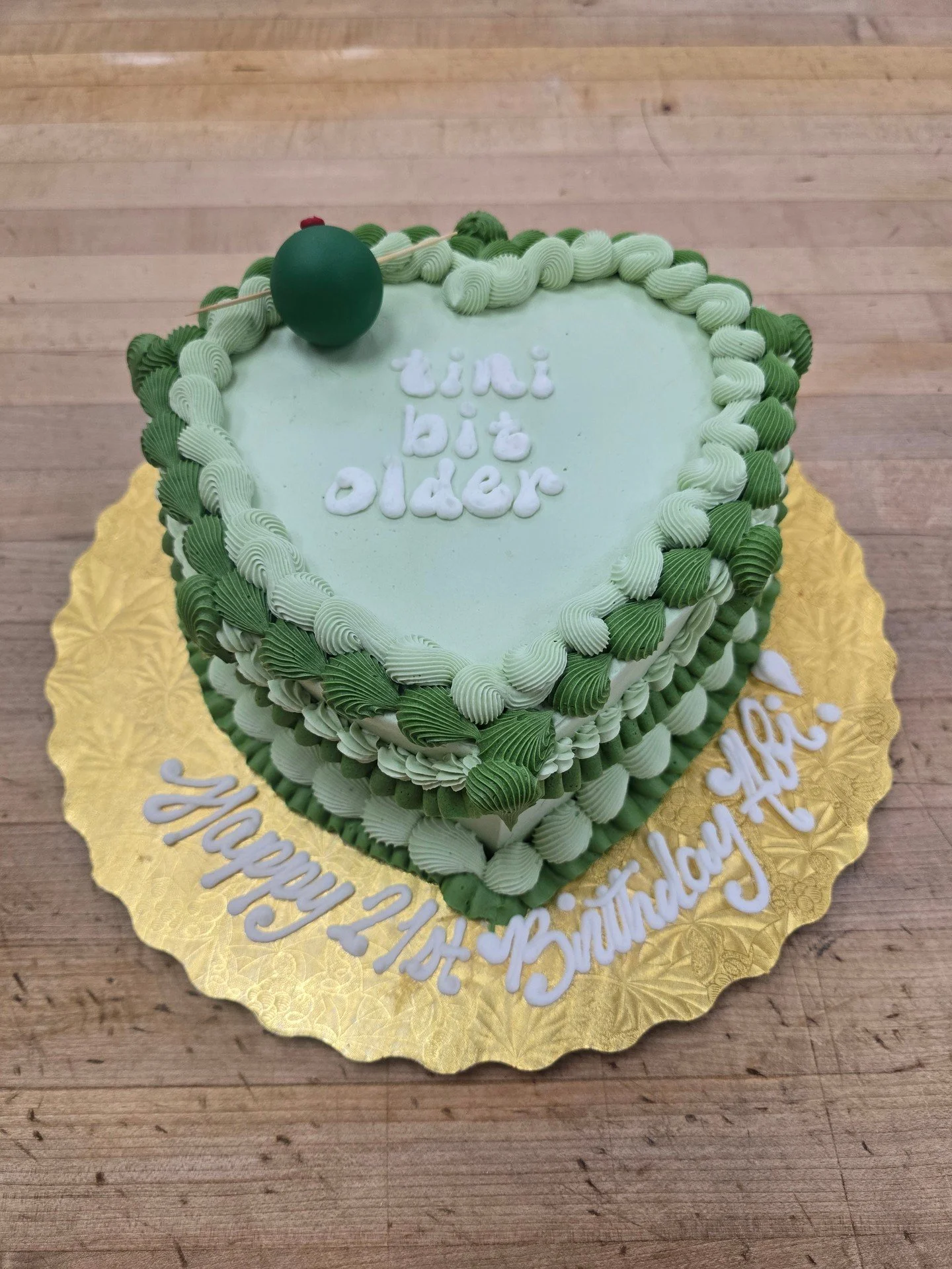 Happy 21st Birthday Ali! Your a tini bit older! #antoinespastryshop #bakery #bakerylife #bakerytiktok #cake #bakingchronicles #baker #richthebaker #martinicake