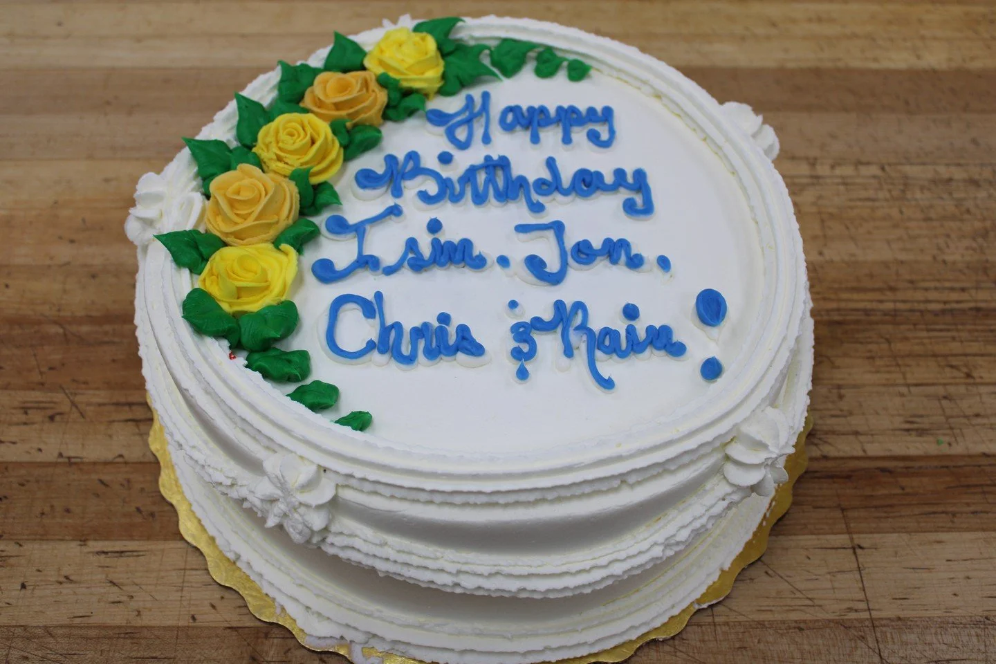 Our Whip Cream Strawberry Cake!! Perfect for big birthdays!! Stop in today to order yours for your next gathering! #antoinespastryshop #bakery #bakerylife #cakes #cake #chocolate #richthebaker #vanilla #happybirthday #whipcreamstrawberrycake