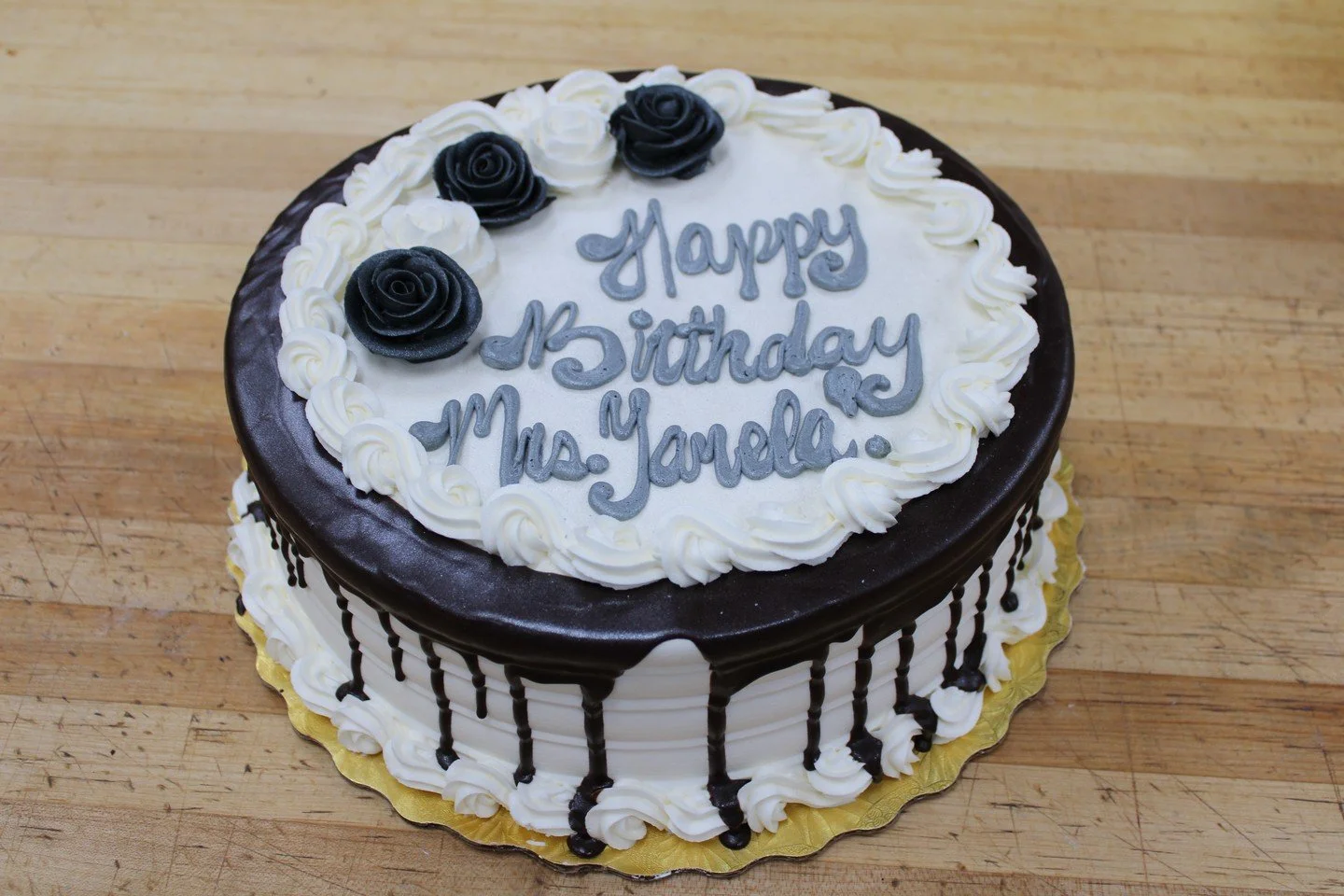 Happy Birthday Mrs. Yamela! #antoinespastryshop #bakery #baker #cake #cakes #vanillacake #richthebaker #frosting #chocolatecake #chocolate #blackandwhitecake
