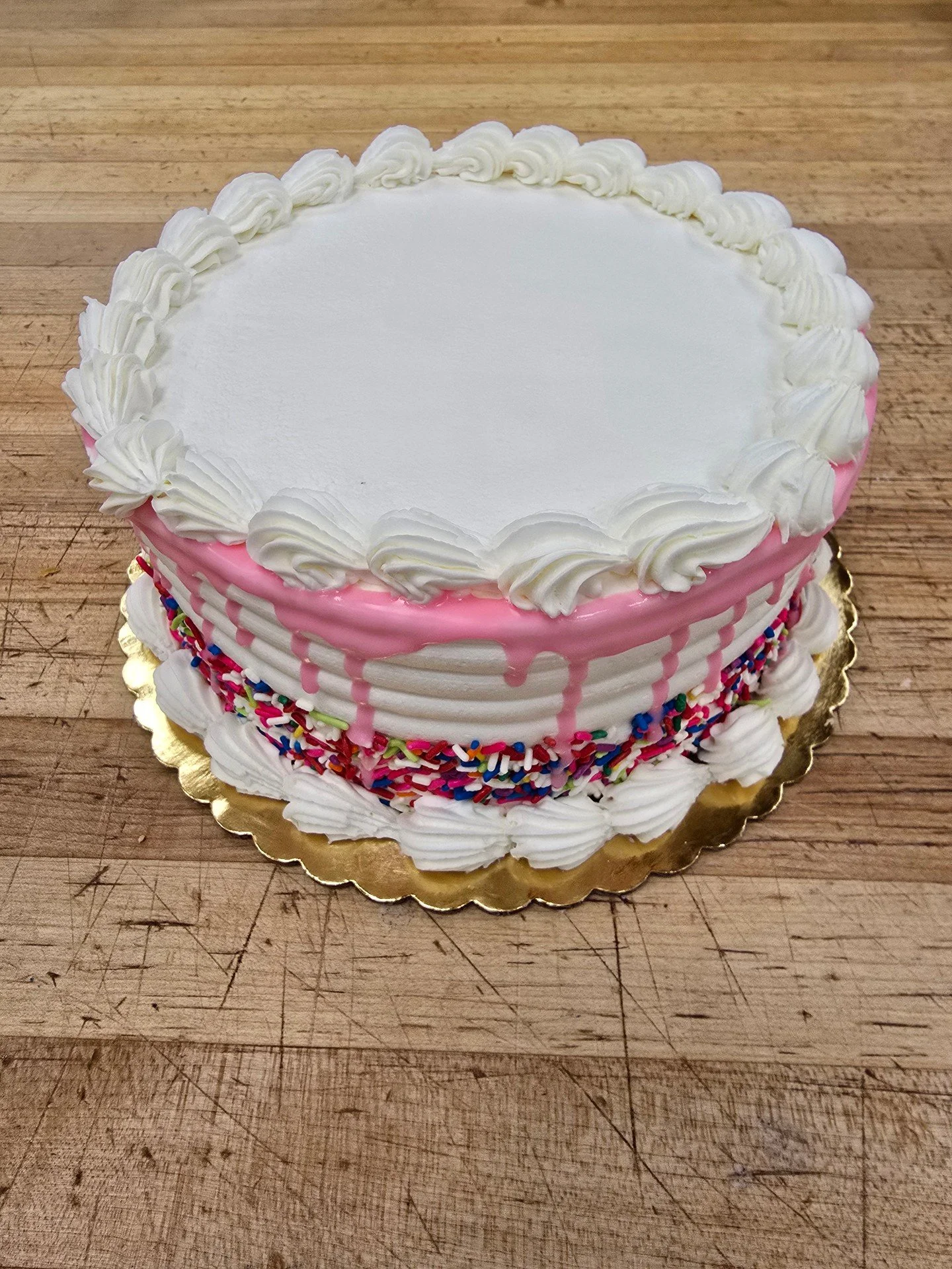 Funfetti cake!! #antoinespastryshop #bake #bakery #funfetti #happybirthday #richthebaker #sprinkles #vanilla #frosting
