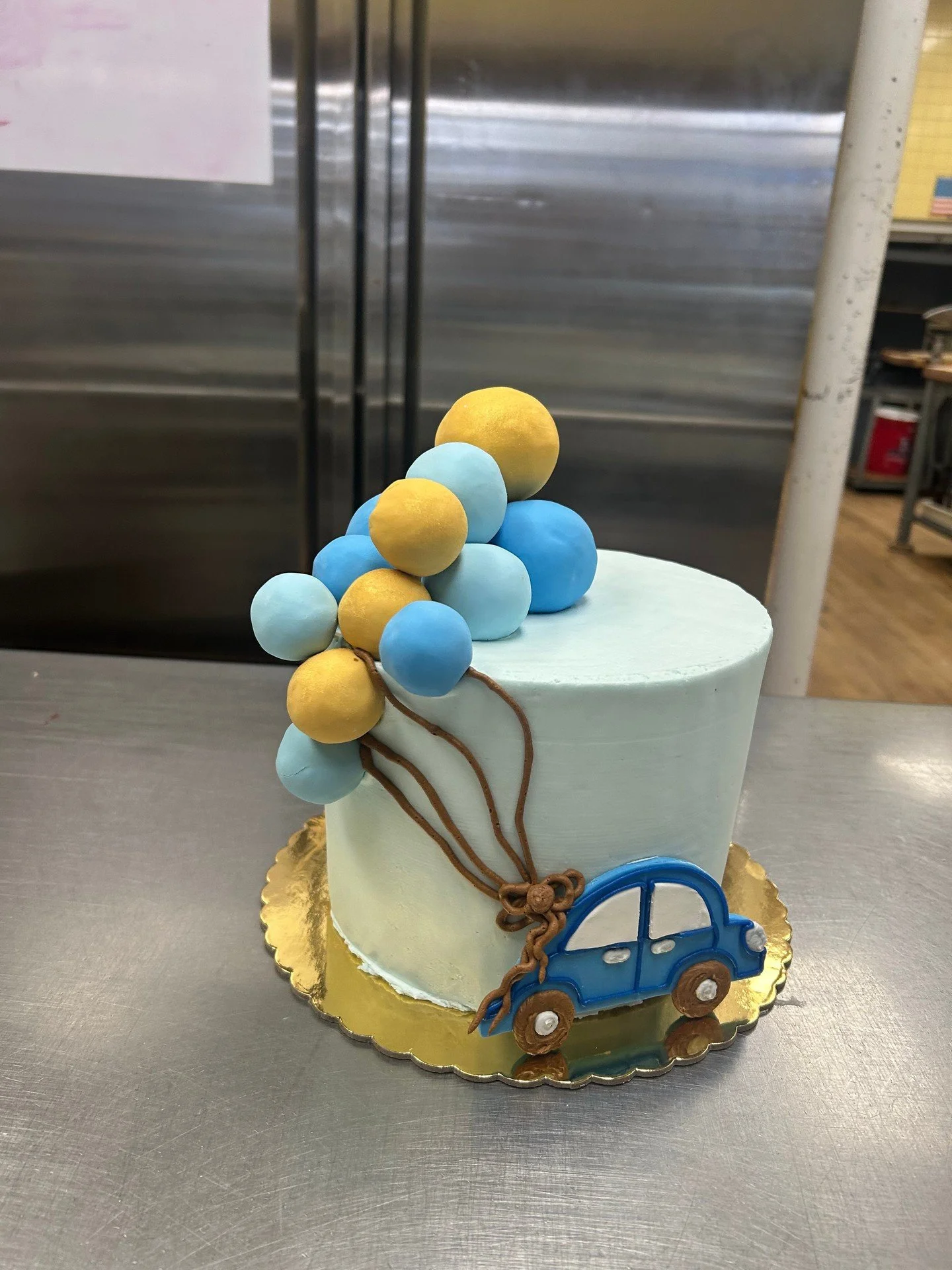 😍🚗🎈🎈🎈 #antoinespastryshop #cake #cakes #customcake #cakedecorating #richthebaker #vanilla #frosting #fondant