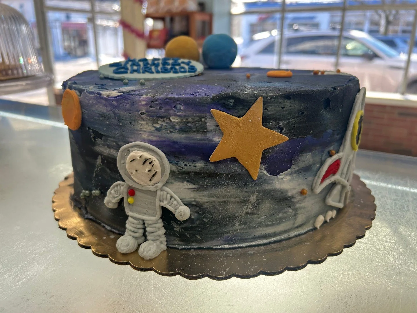 🧑&zwj;🚀🧑&zwj;🚀🧑&zwj;🚀⭐🔭✨ #antoinespastryshop #cake #cakes #customcake #cakedecorating #richthebaker #vanilla #frosting #fondant