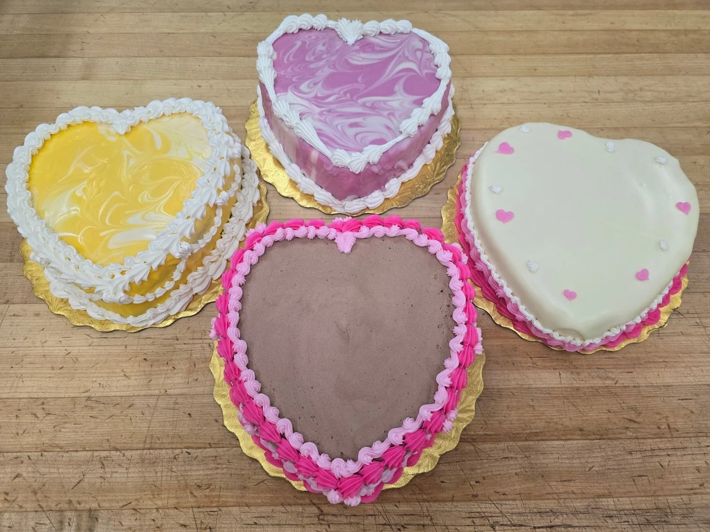 💘💖💗#antoinespastryshop #heartcake #heartcakes #heart #vanilla #chocolate #richthebaker #yummy