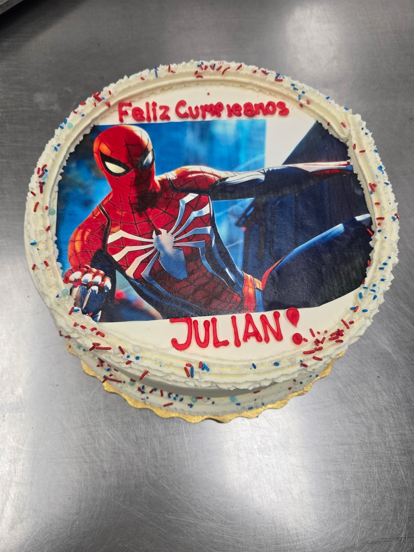 Feliz Cumplea&ntilde;os Julian! #antoinespastryshop #cake #cakes #customcake #spiderman #marvel #richthebaker #sprinkles