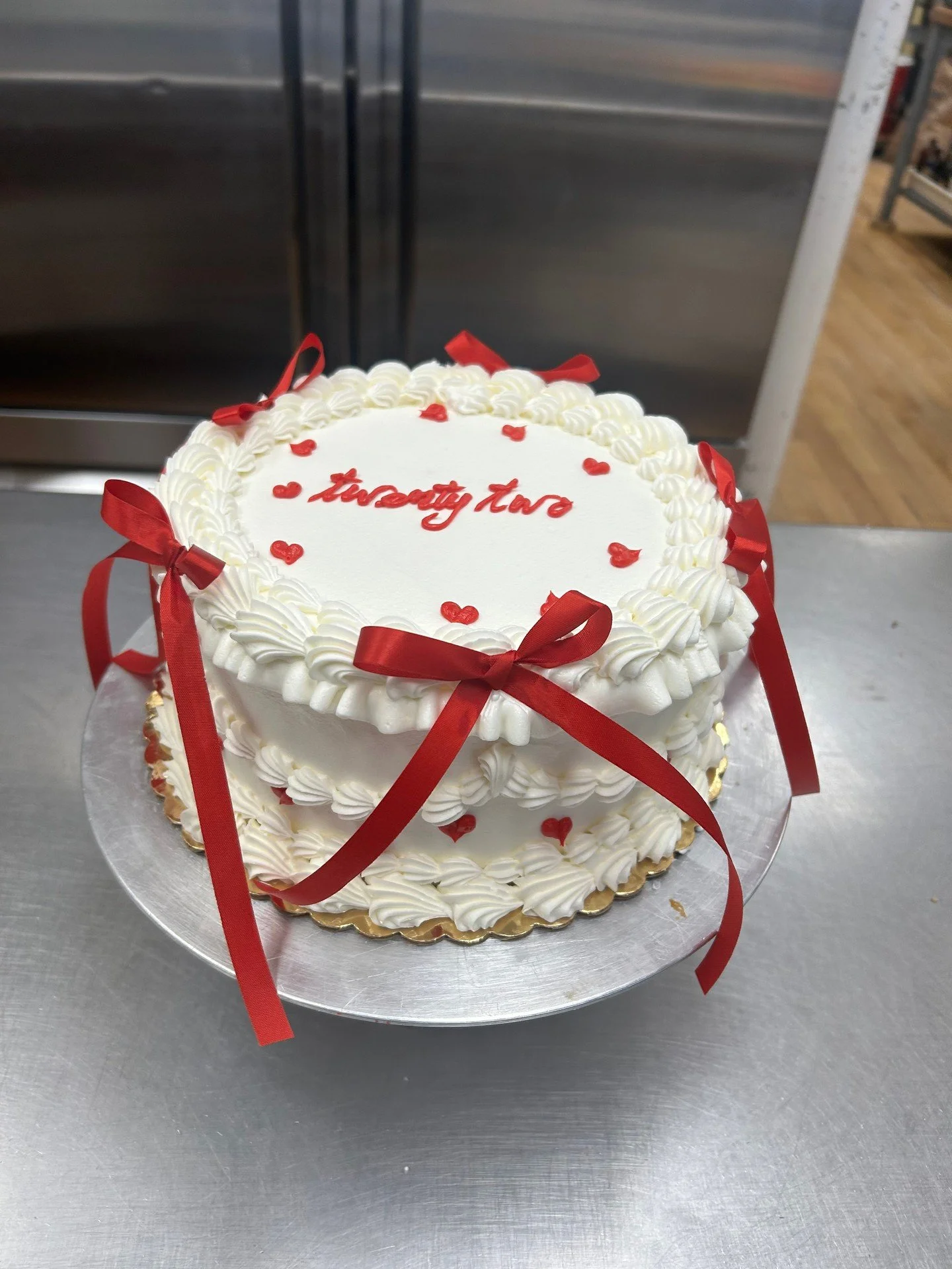 Twenty Two! #antoinespastryshop #cake #cakes #decoration #happybirthday #vanila #richthebaker #red #frosting