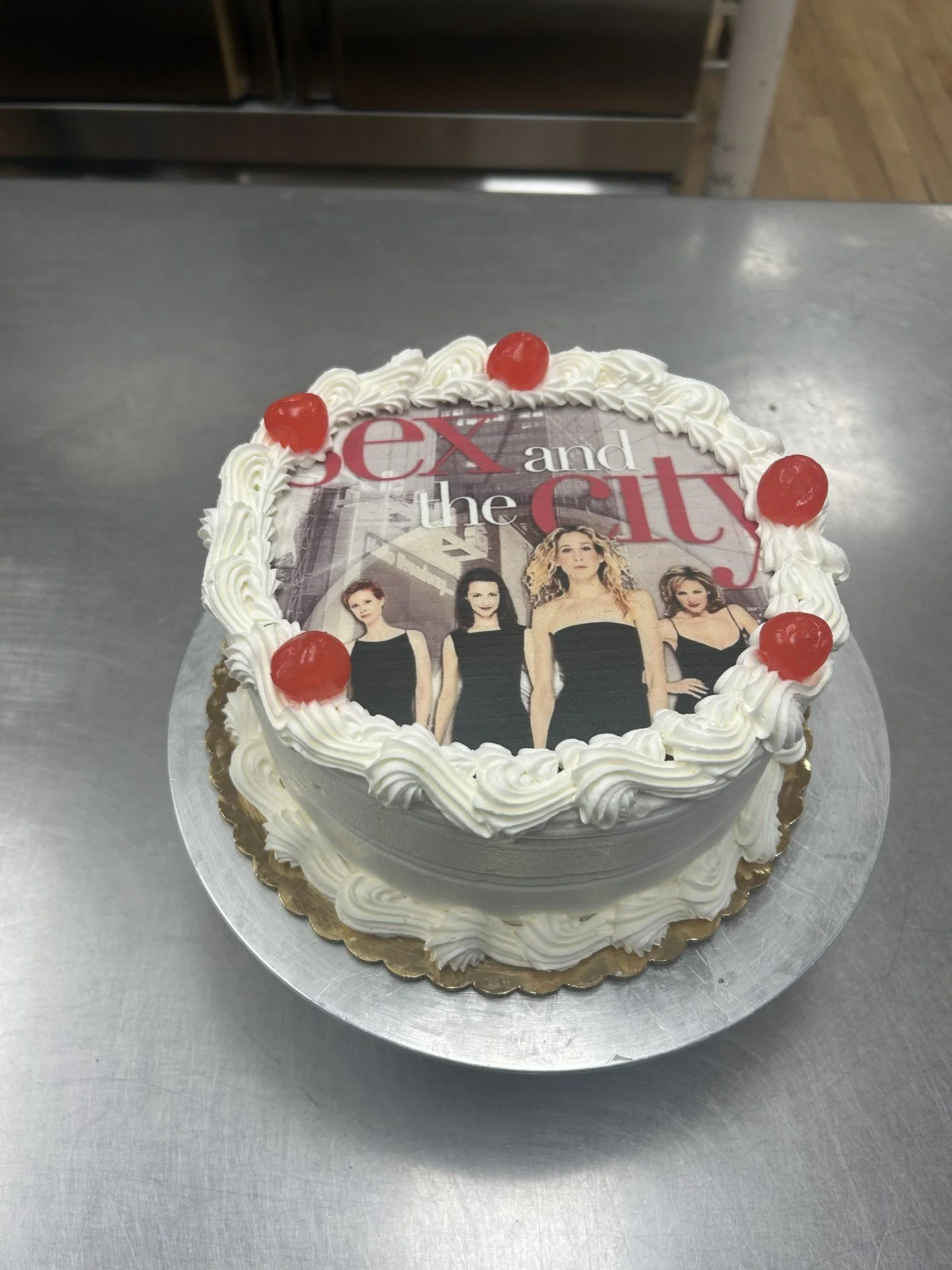 Sex and the City Cake!! #antoinespastryshop #cake #cakes #decoration #sexandthecity #vanilla #cherries #richthebaker