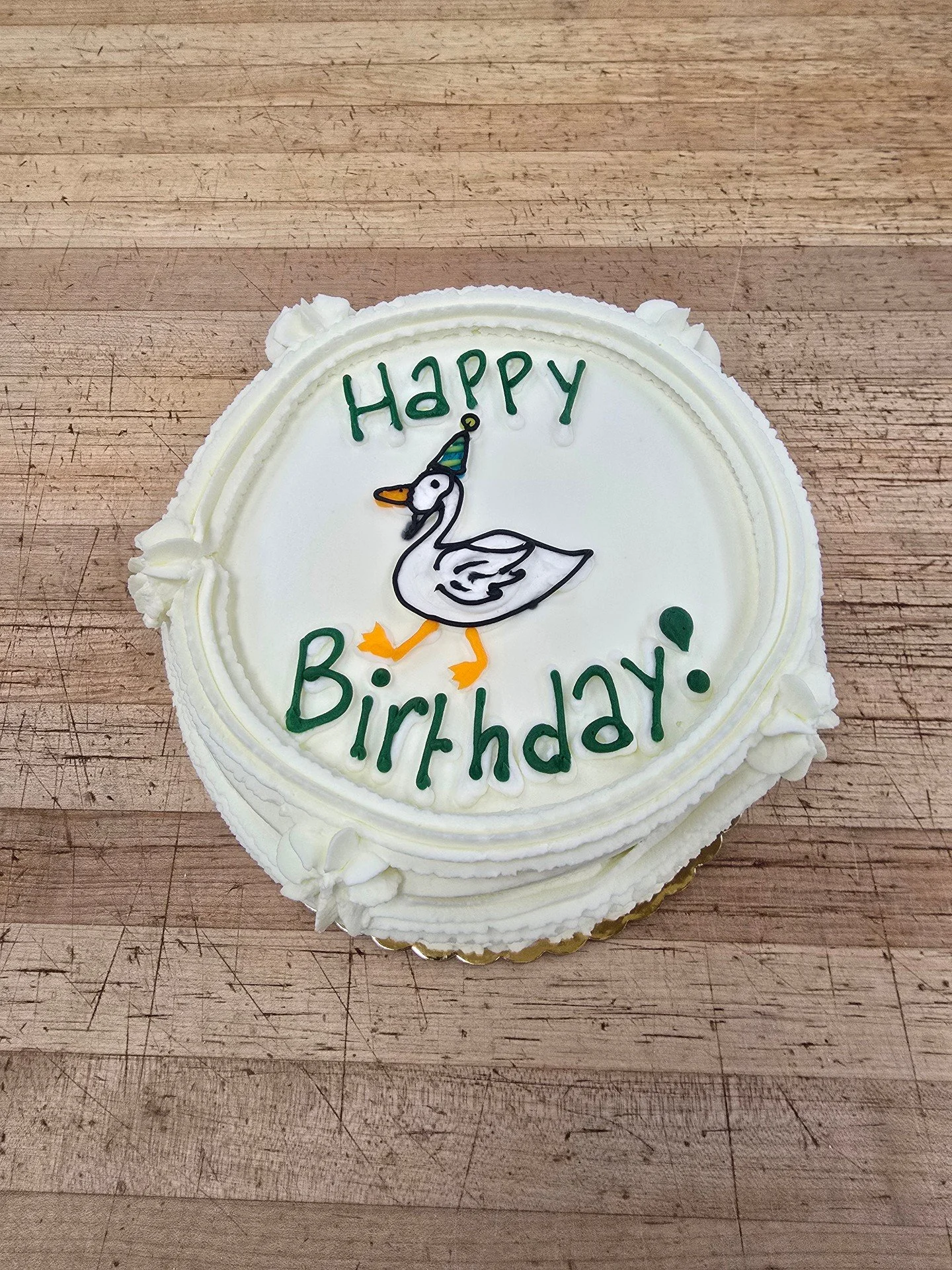 Happy Birthday! 🦢 #antoinespastryshop #cake #cakes #customcake #whipcreamstrawberrycake #strawberries #richthebaker #birthdaygoose