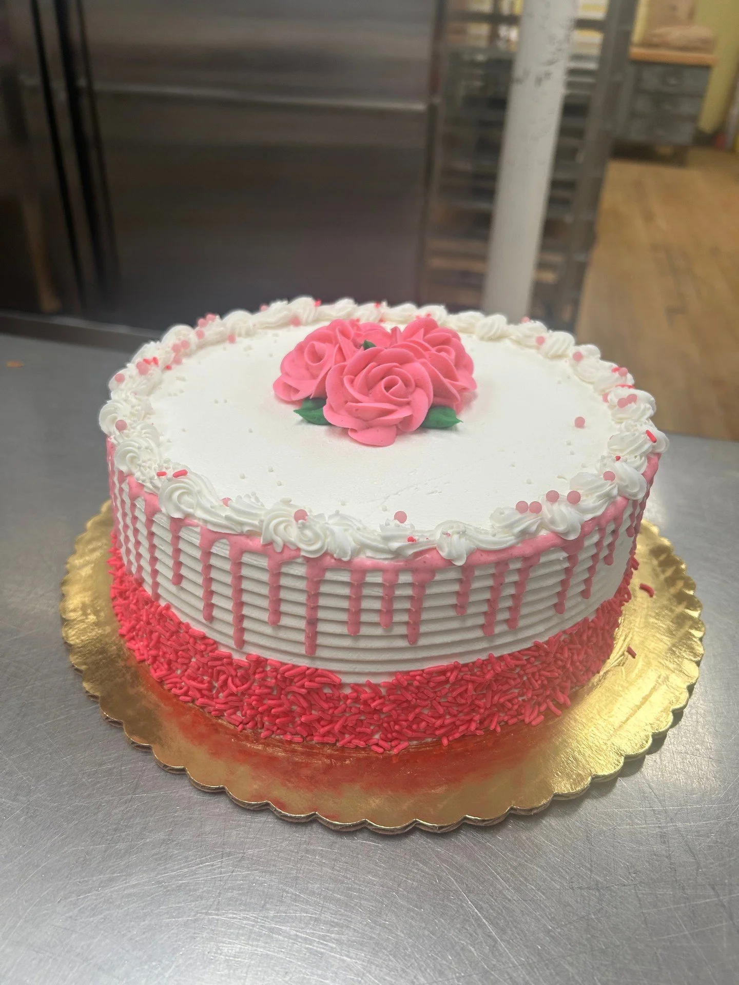 🌹🏵️ #rose #cake #antoinespastryshop #customcake #sprinkles #frosting #cakedecoration #richthebaker #birthday #happybirthday