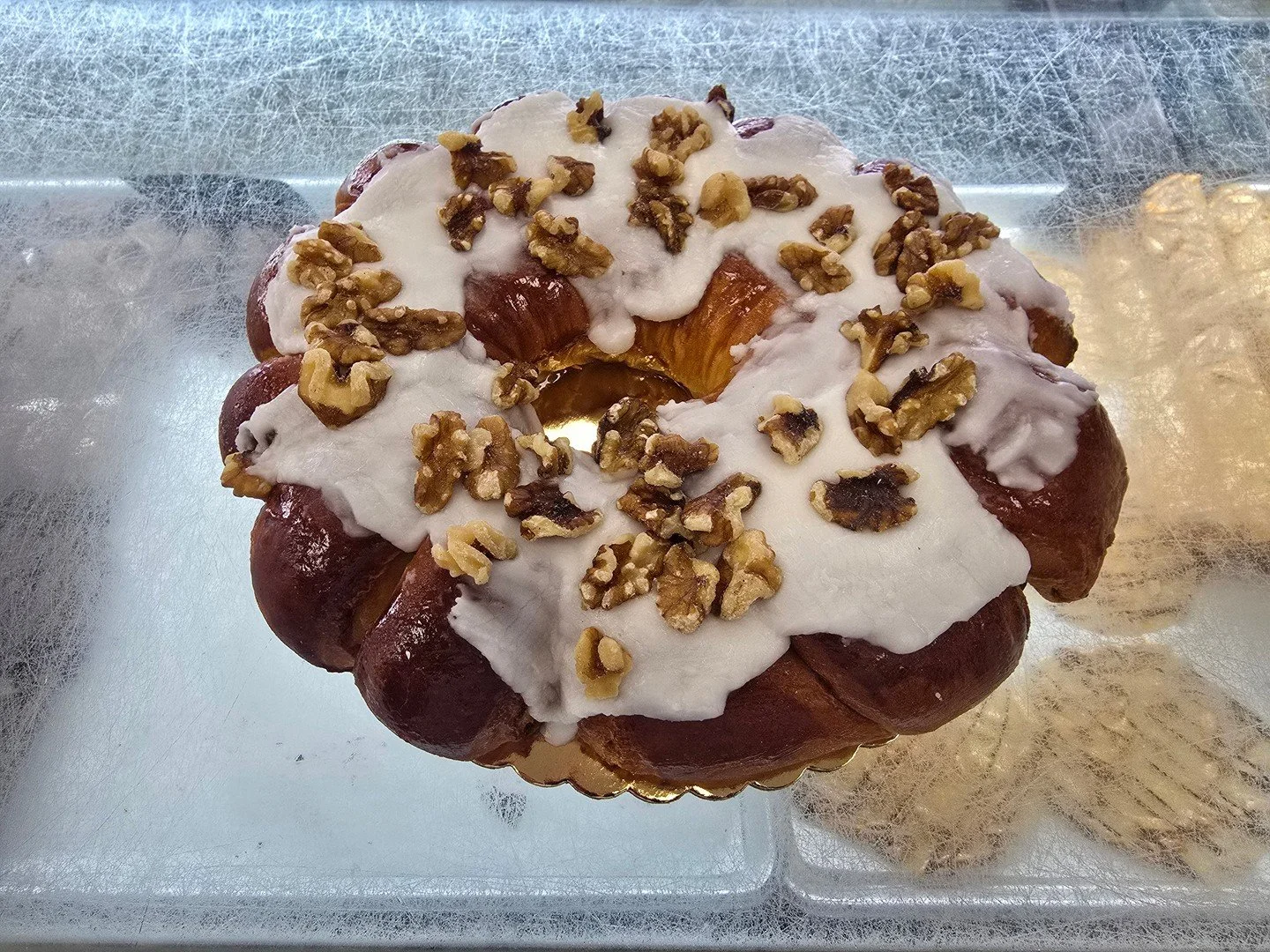 Danish Ring! Perfect for any gathering!! Especially for breakfast and brunch! Stop in today!! #antoinespastryshop #danishring #danish #breakfast #brunch #frosting #richthebaker #walnuts #raisins