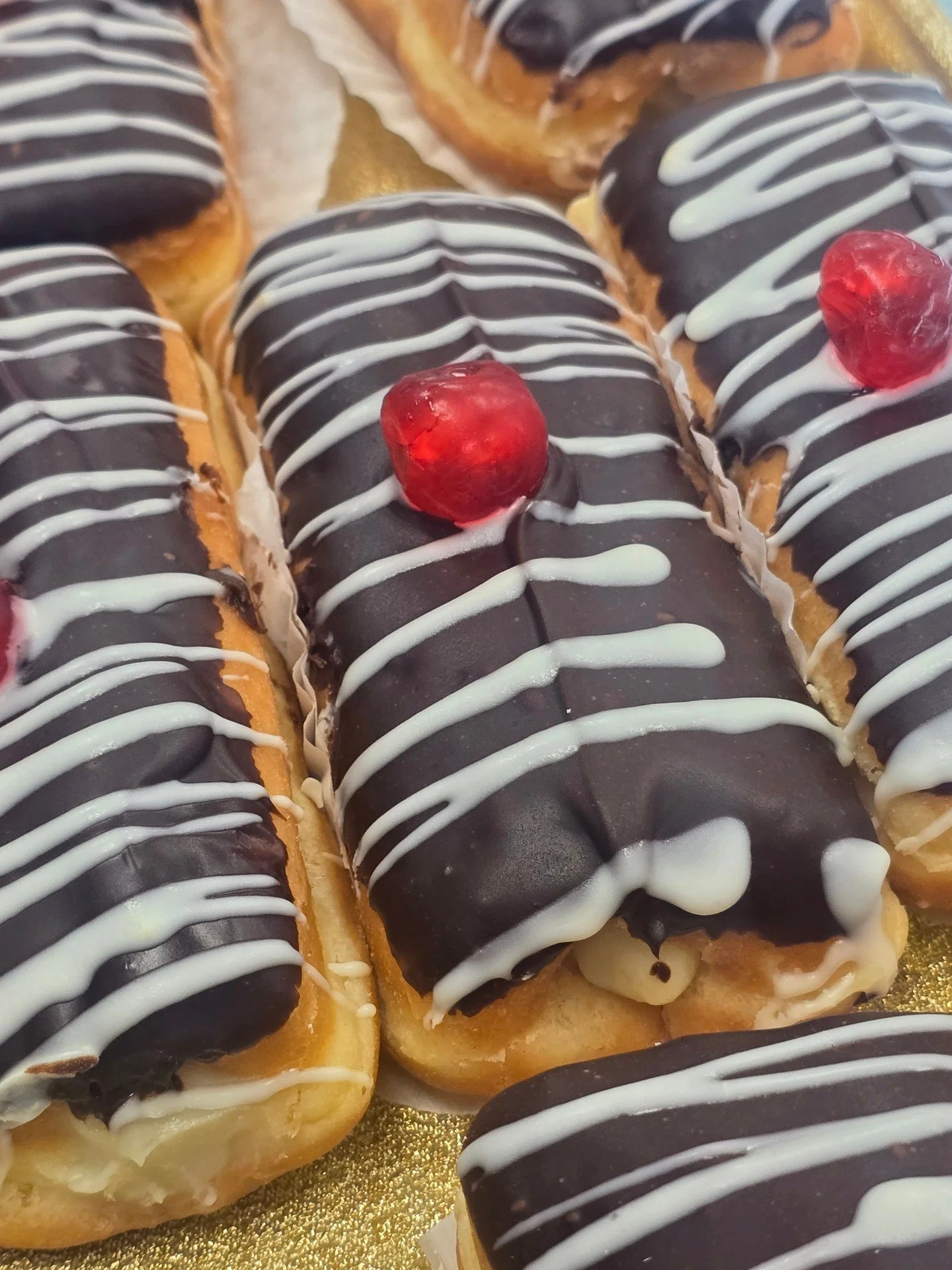 Boston Cream Donuts! #antoinespastryshop #boston #bostoncream #donuts #donut #usa #MA #cherry #vanillacustard