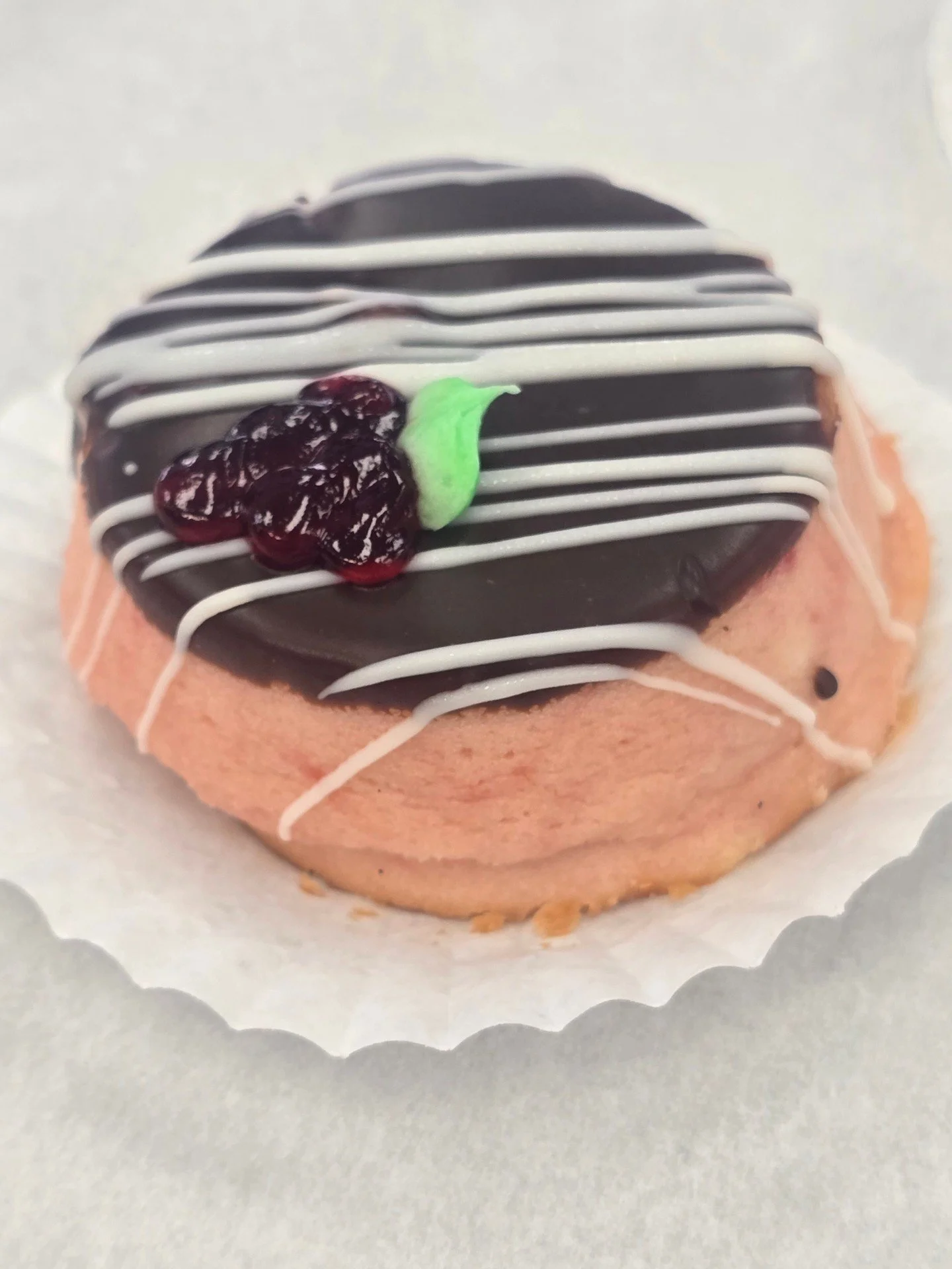 Mini Raspberry Cheesecake #antoinespastryshop #raspberry #cheesecake #cheese #richthebaker #pastry #pastries #chocolate #whitechocolate