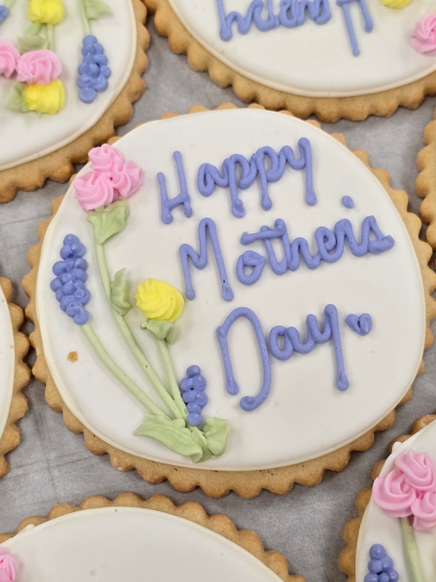 We have Mother's Day royal icing sugar cookies!! Stop in today to get your family one today!! #antoinespastryshop #bakery #bakerylife #bakerytiktok #cakes #motherday #richthebaker #holiday