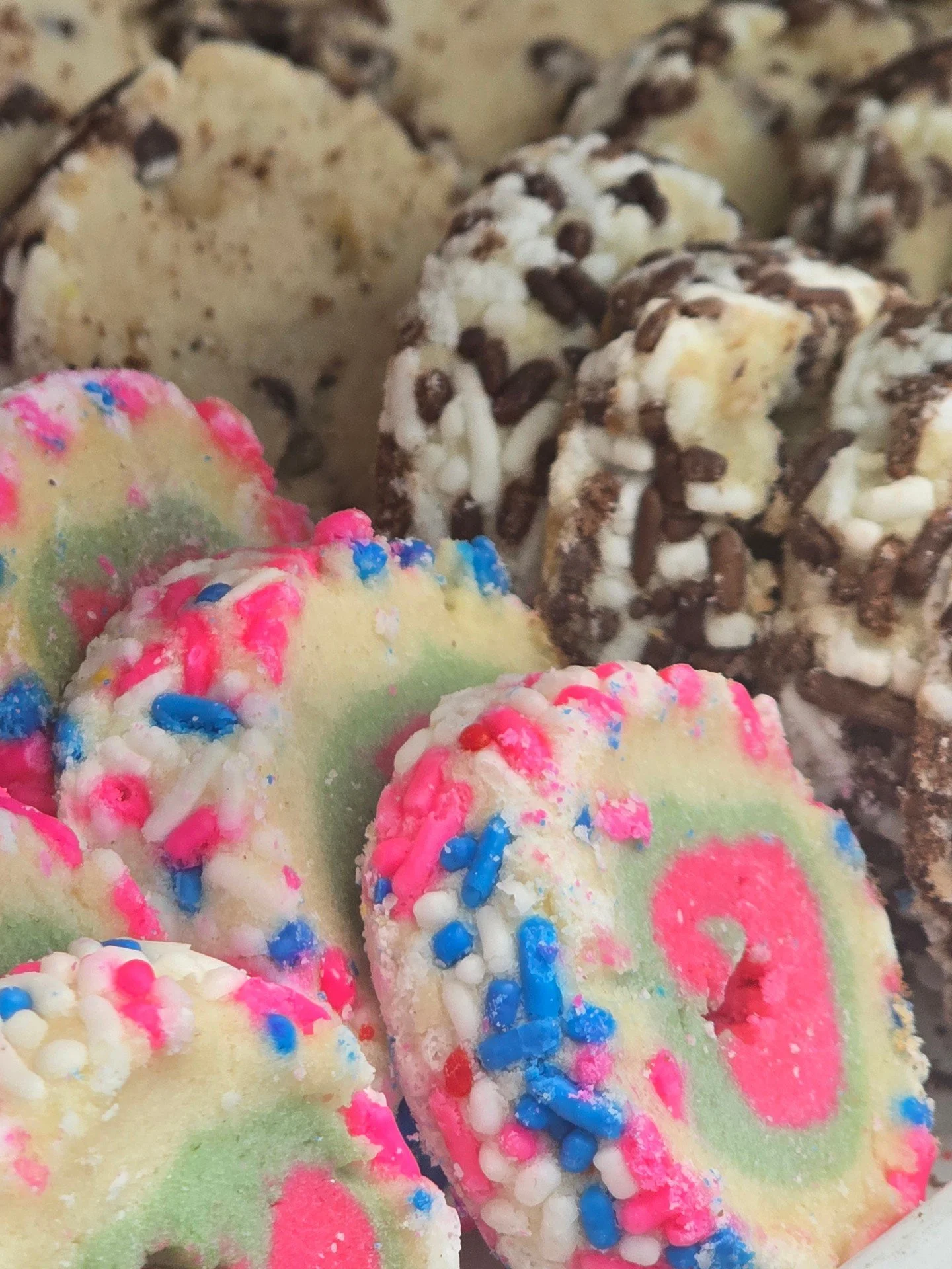 Champaign Butter and Chocolate Chip Butter Cookies! #antoinespastryshop #cookie #cookies #italian #italy #sprinkles #richthebaker #toastedbutter #cookiesbythepound