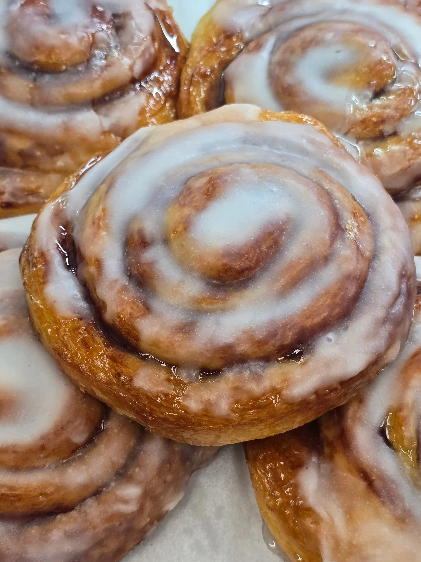 Cinnamon Bun! #antoinespastryshop #cinnamonbun #cinnamon #richthebaker #bakery #bake #pastry #breakfast #icing