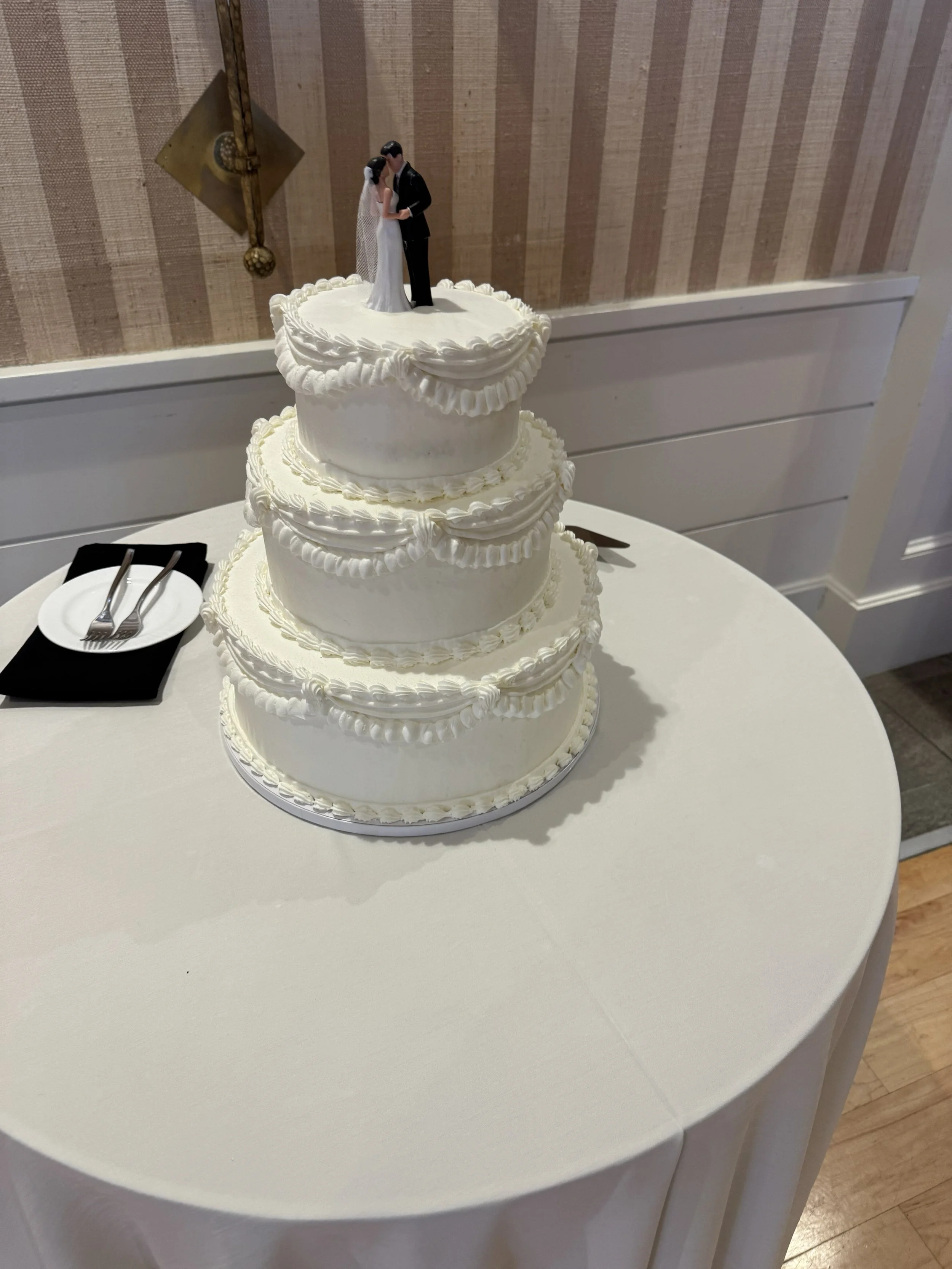 NicoleandSamweddingcake.jpeg