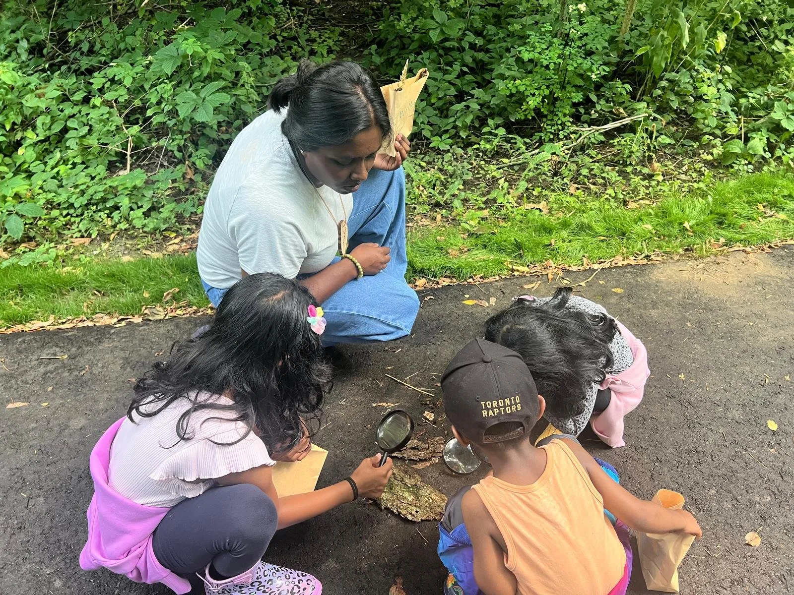 Part One - Benefits of Foraging
"How come this made it over here?" "What do you think happened?" "Oh! there's something living in it, it's a home."
The children spent time learning about habitats and discovered that even the tiniest pieces of bark c