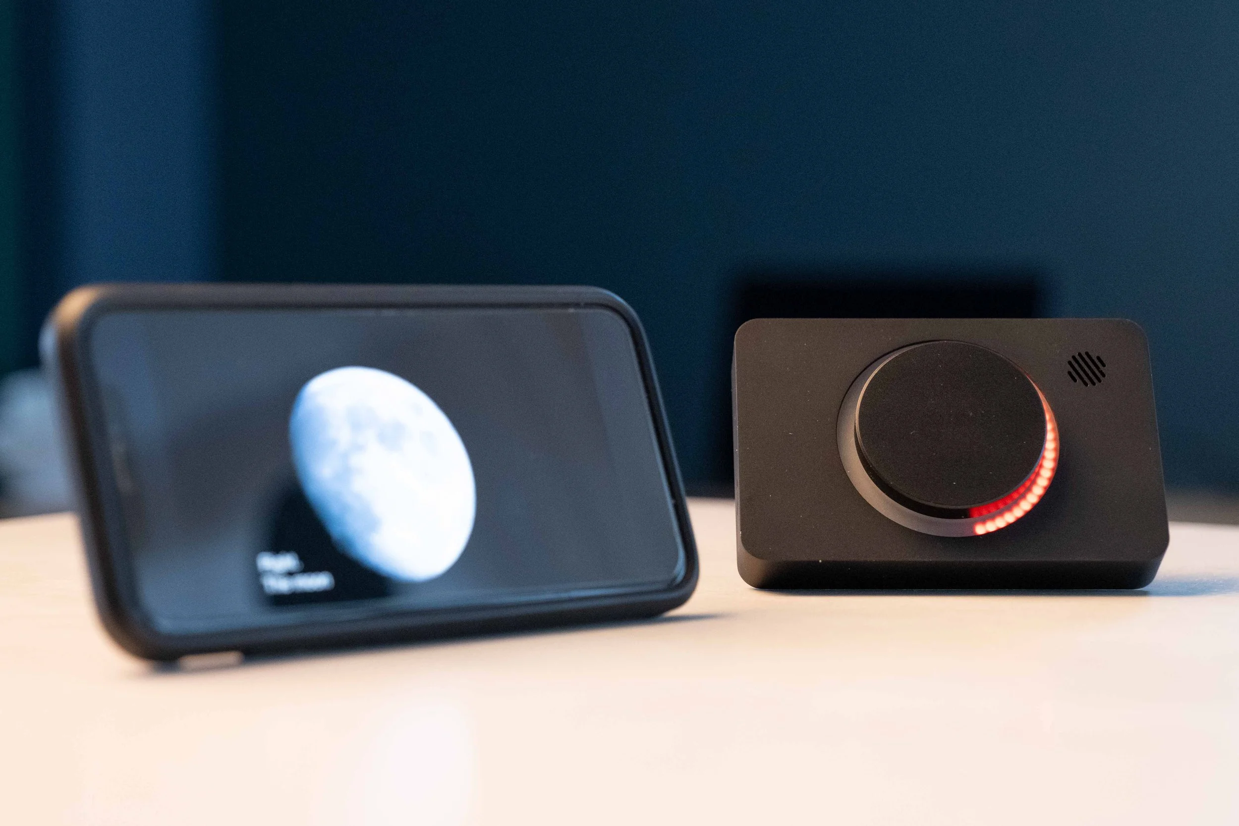 Pomodoro timer next to phone with moon on the screen showing the divide between work and defocus time