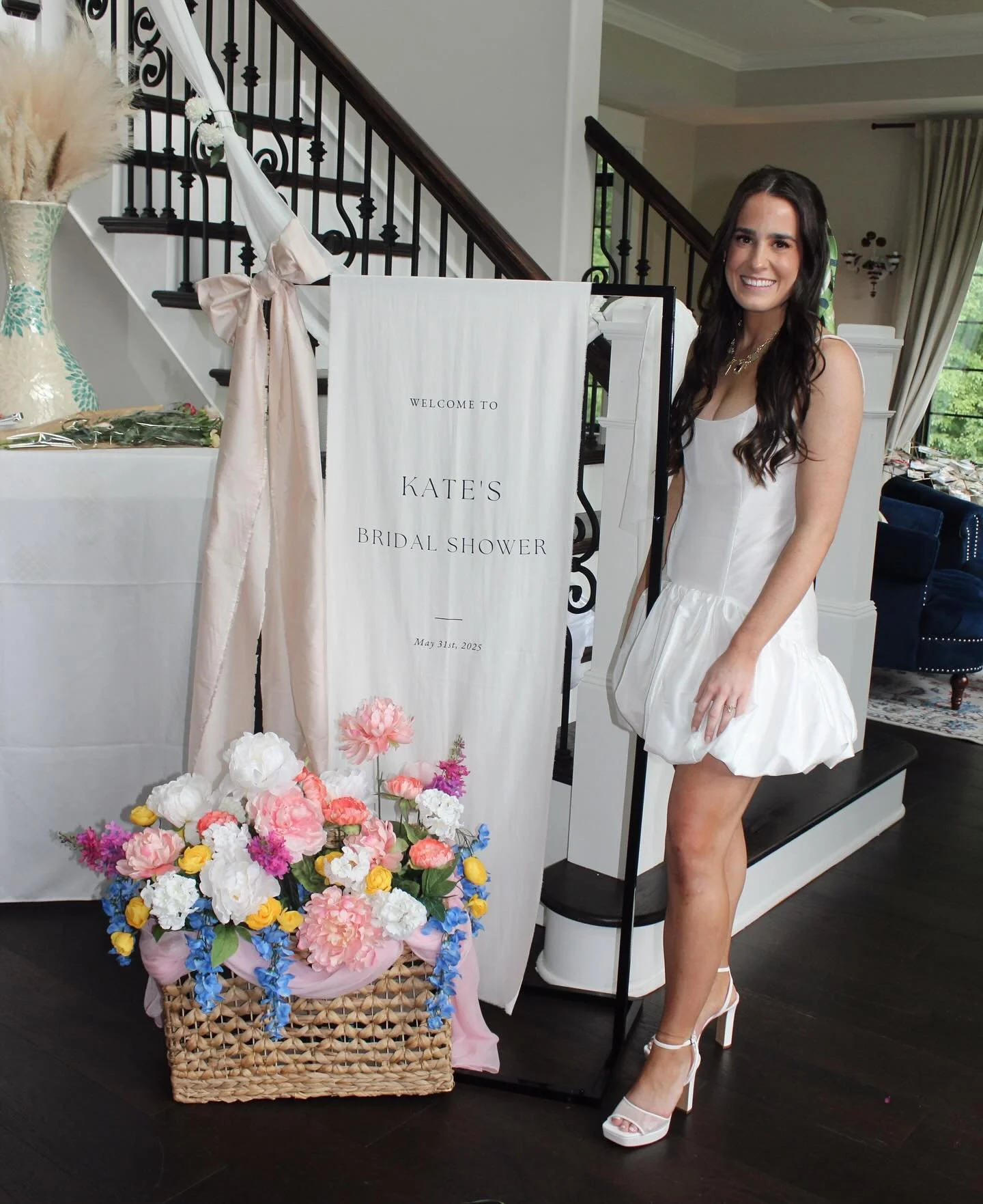 a moment for this dress that I got 12 hours before 😌 

dress: @hutch_design at @anthropologie 
shoes: @aldo_shoes 
hair scarf: @anthropologie 
necklace: @bypavoi please restock this so I can share with the people 😭 
makeup: @heeyandreaa

#bridetobr