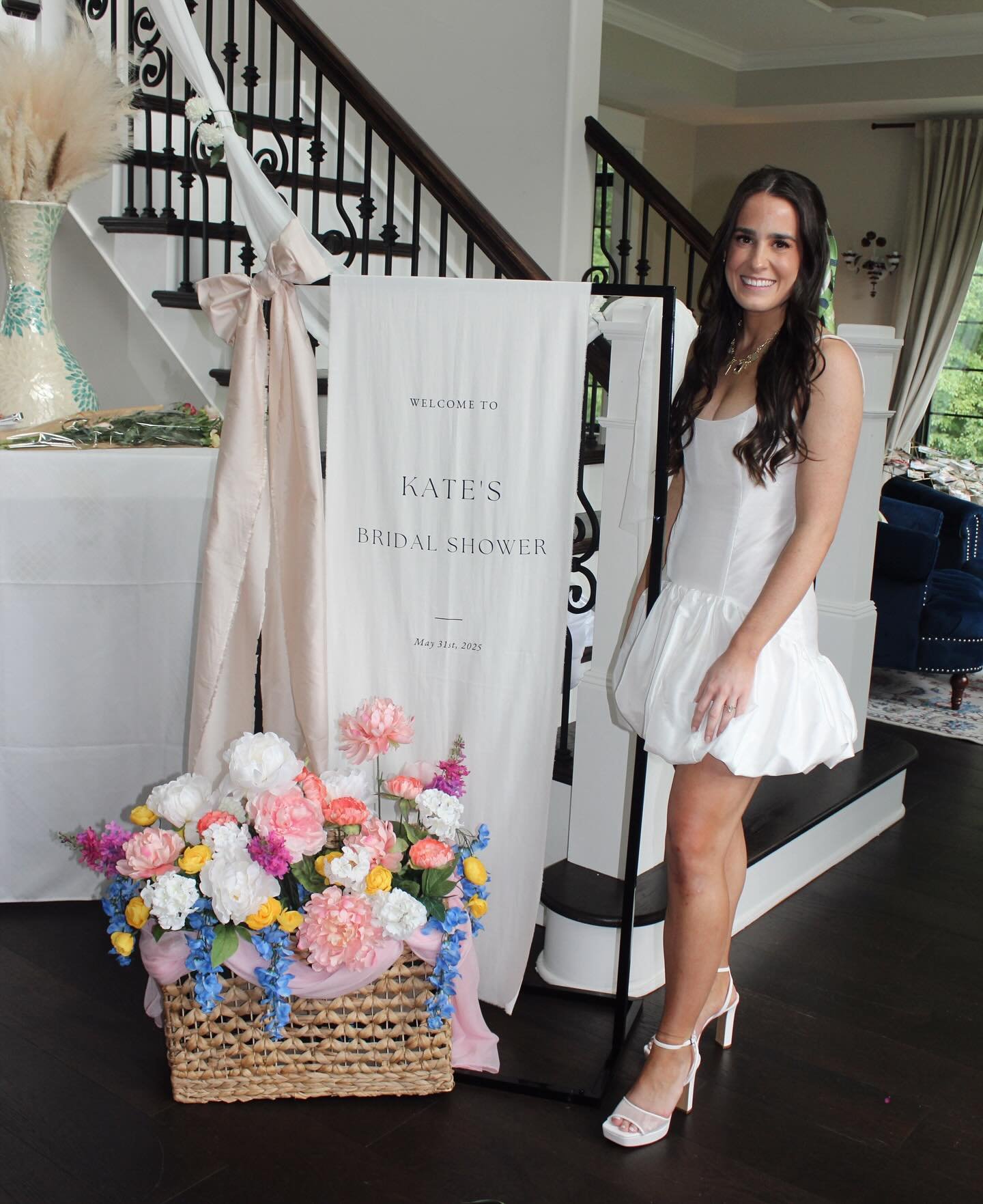 a moment for this dress that I got 12 hours before 😌 

dress: @hutch_design at @anthropologie 
shoes: @aldo_shoes 
hair scarf: @anthropologie 
necklace: @bypavoi please restock this so I can share with the people 😭 
makeup: @heeyandreaa

#bridetobr