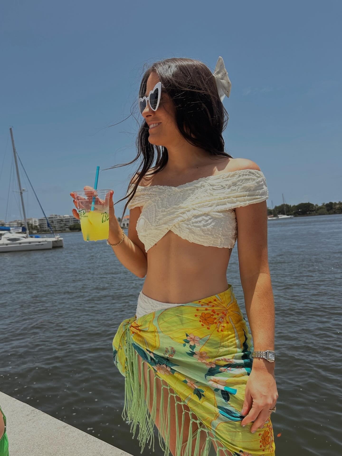 👰🏻&zwj;♀️🌴🥹💕