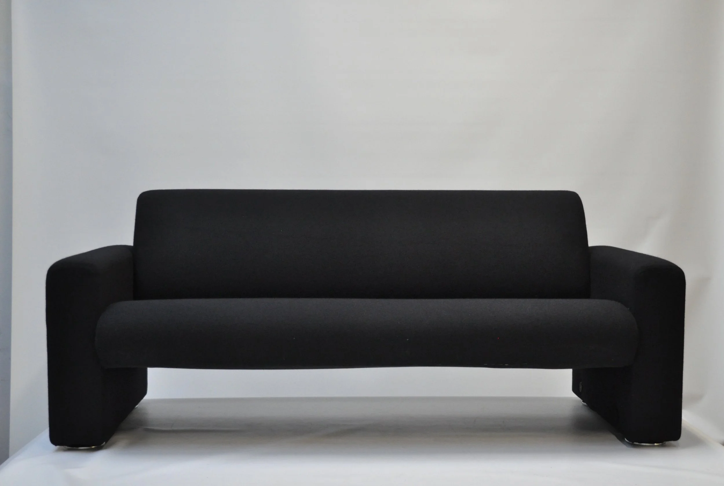 Artifort 691 - Gerestaureerd en bekleed in Kvadrat