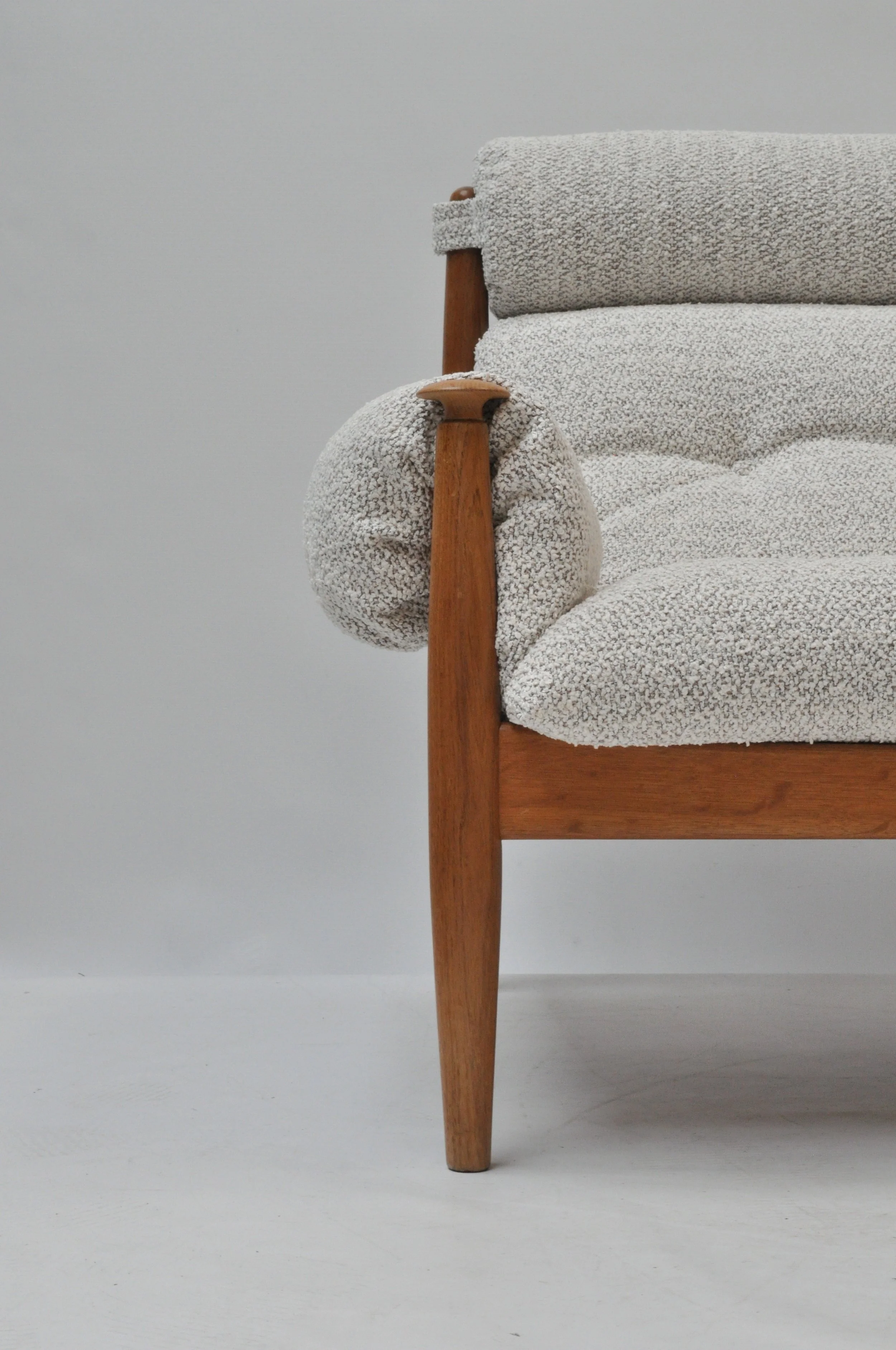 Originele Eric Merthen fauteuil in wit gemêleerde bouclé (1960)