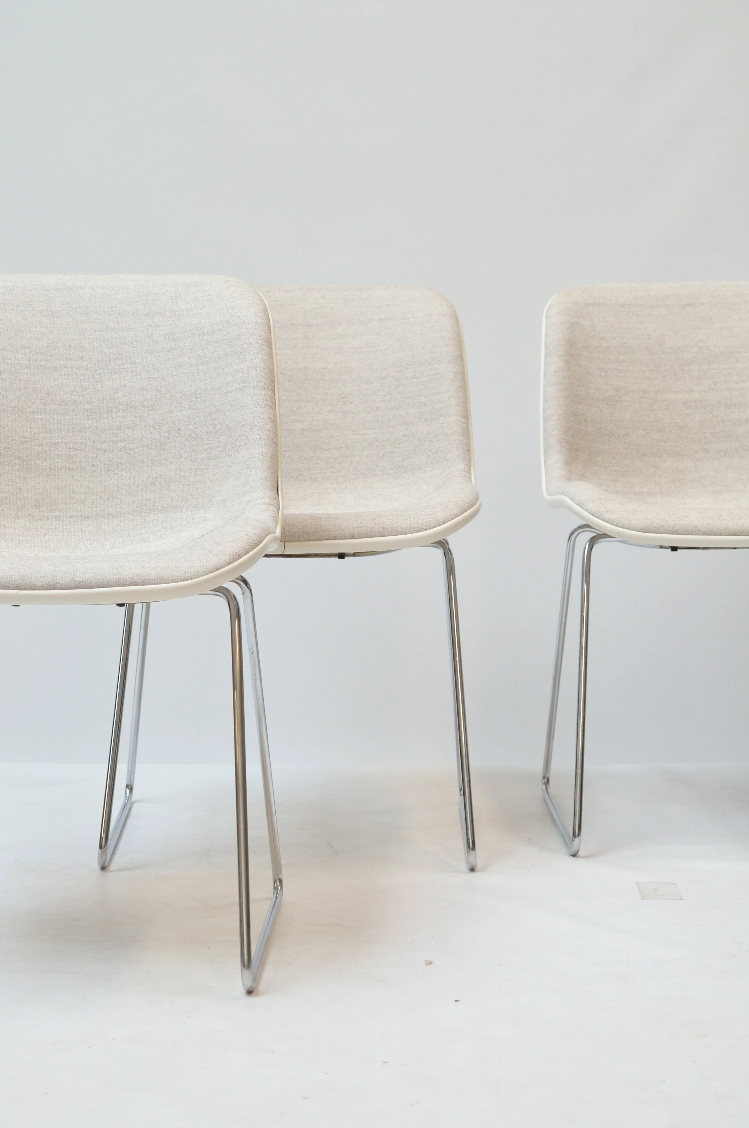 4x eetkamerstoel door Hajime Oonishi voor Houtoku/Artifort, 1970s – Maharam wol