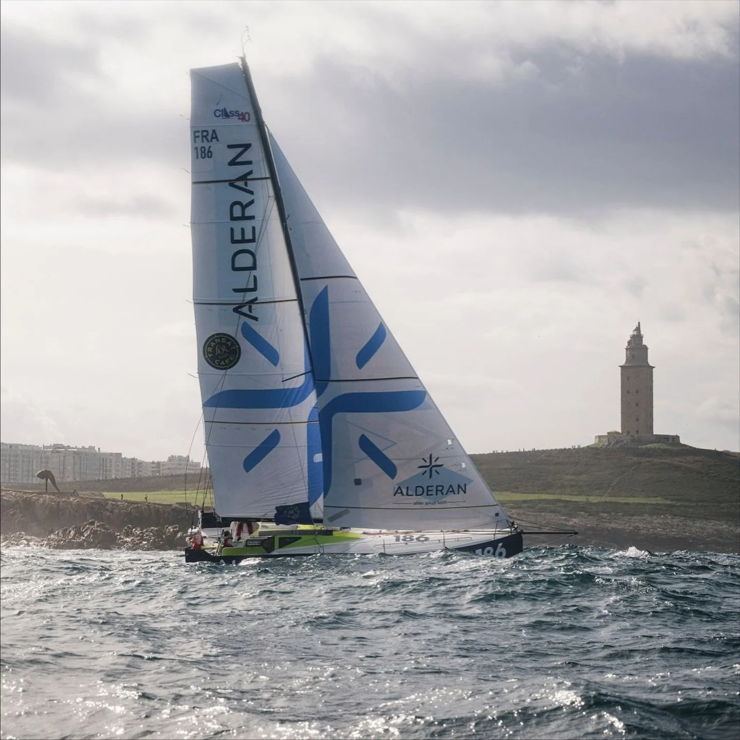 Et c&rsquo;est reparti sur la @transatcafelor ! 
D&eacute;part de la 2e &eacute;tape aujourd&rsquo;hui 😍 et j&rsquo;&eacute;tais super heureuse de pouvoir y &ecirc;tre ! Parce qu&rsquo;en arrivant &agrave; la Corogne il y a 3 jours, nos chances de r