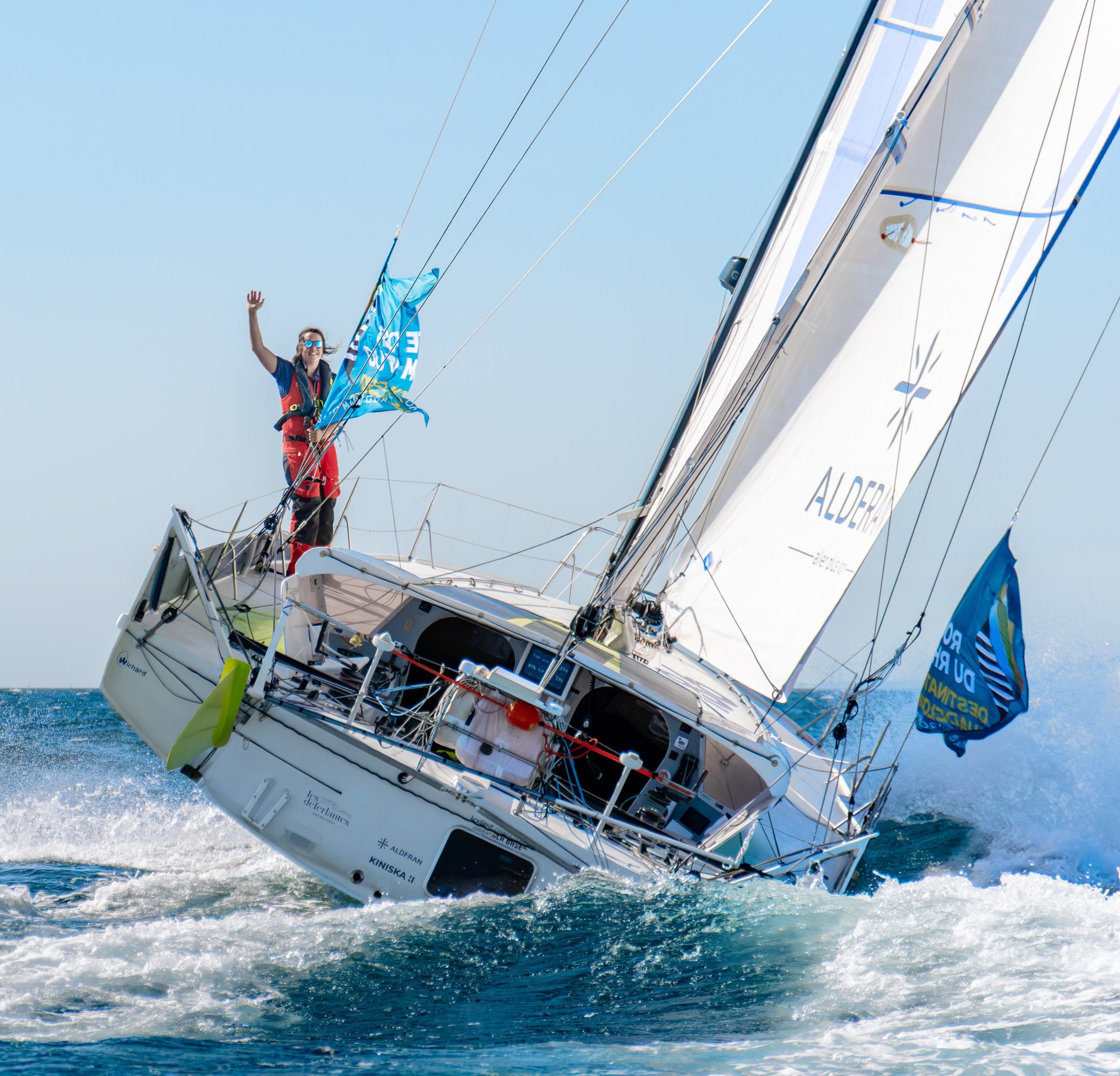 &Ccedil;a y est !! Je suis officiellement qualifi&eacute;e pour la @route_du_rhum 🌊
Un pas de plus vers ce r&ecirc;ve compl&eacute;tement fou 😱 

Dire qu'il y a 6 ans je n'avais jamais vu un bateau de course de mes yeux !
J&rsquo;ai encore du mal &